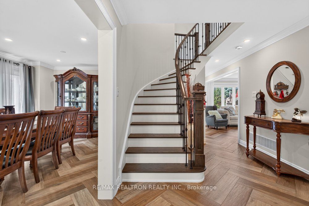 38 Zucchet Court, Vaughan, ON L4L 8T7 photo 3