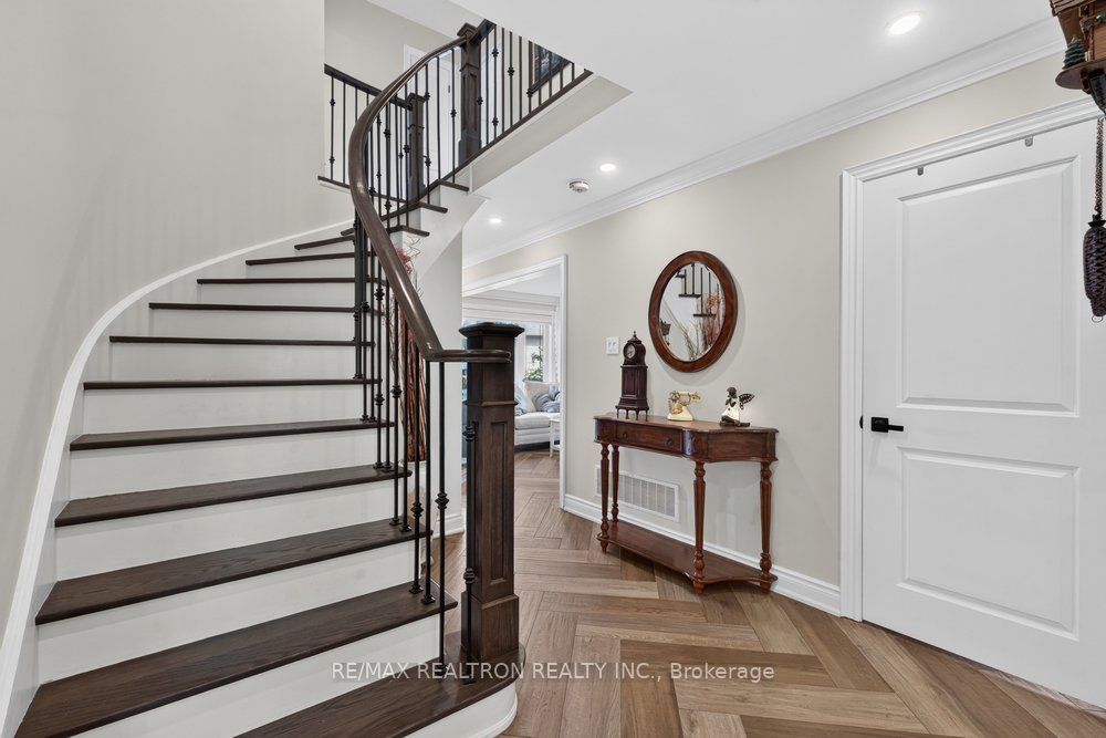 38 Zucchet Court, Vaughan, ON L4L 8T7 photo 4