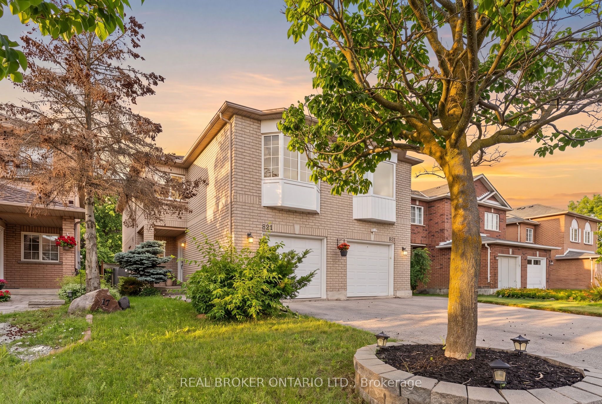 821 Pucks Place, Newmarket, ON L3X 2K3 photo 2