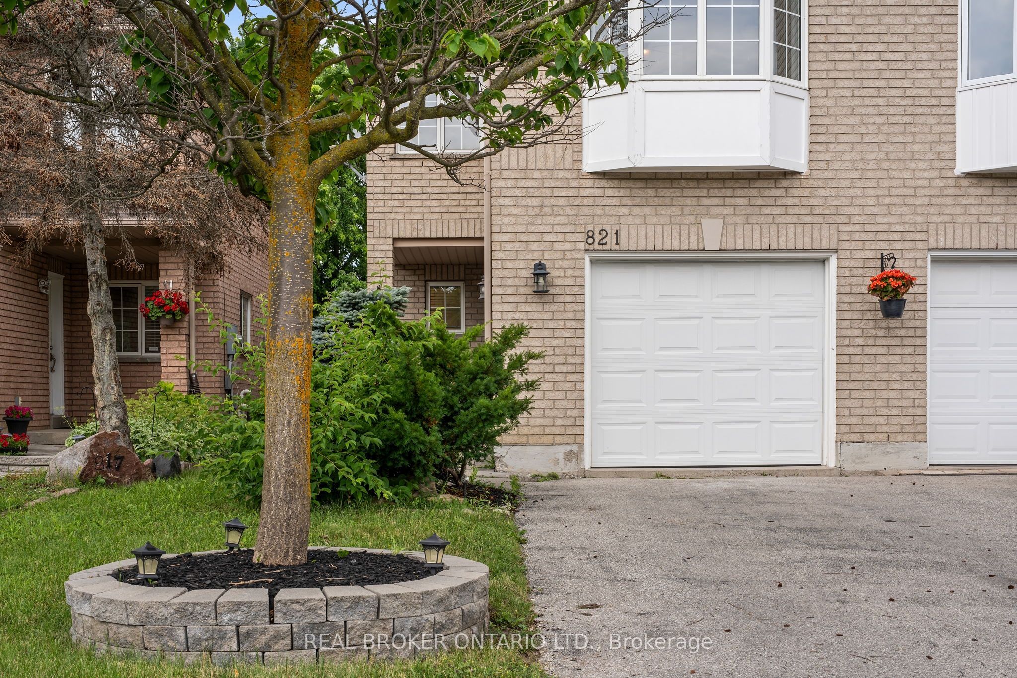 821 Pucks Place, Newmarket, ON L3X 2K3 photo 3