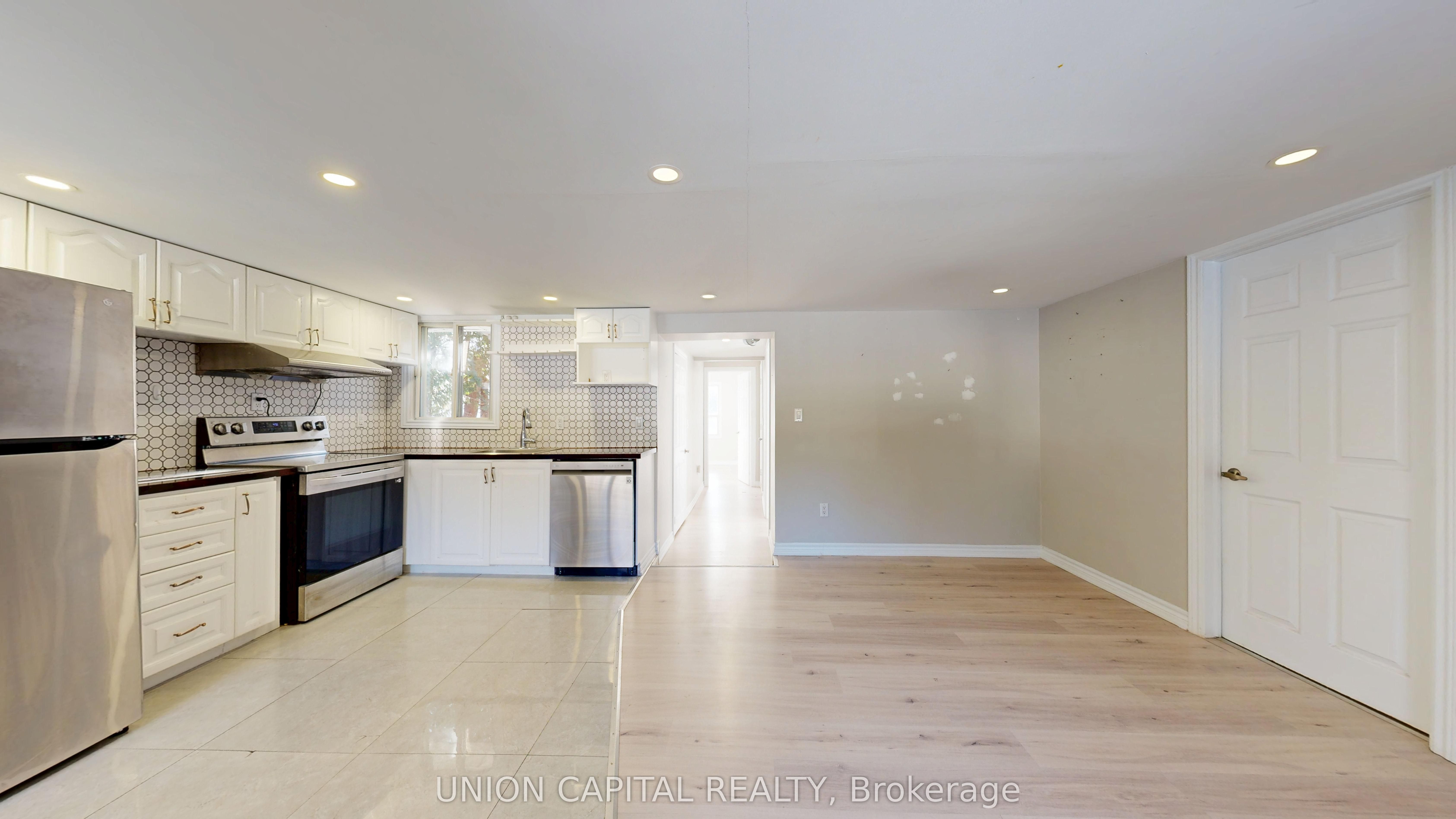 27 Connor Drive, Whitchurch-Stouffville, ON L4A 2Z1 photo 3