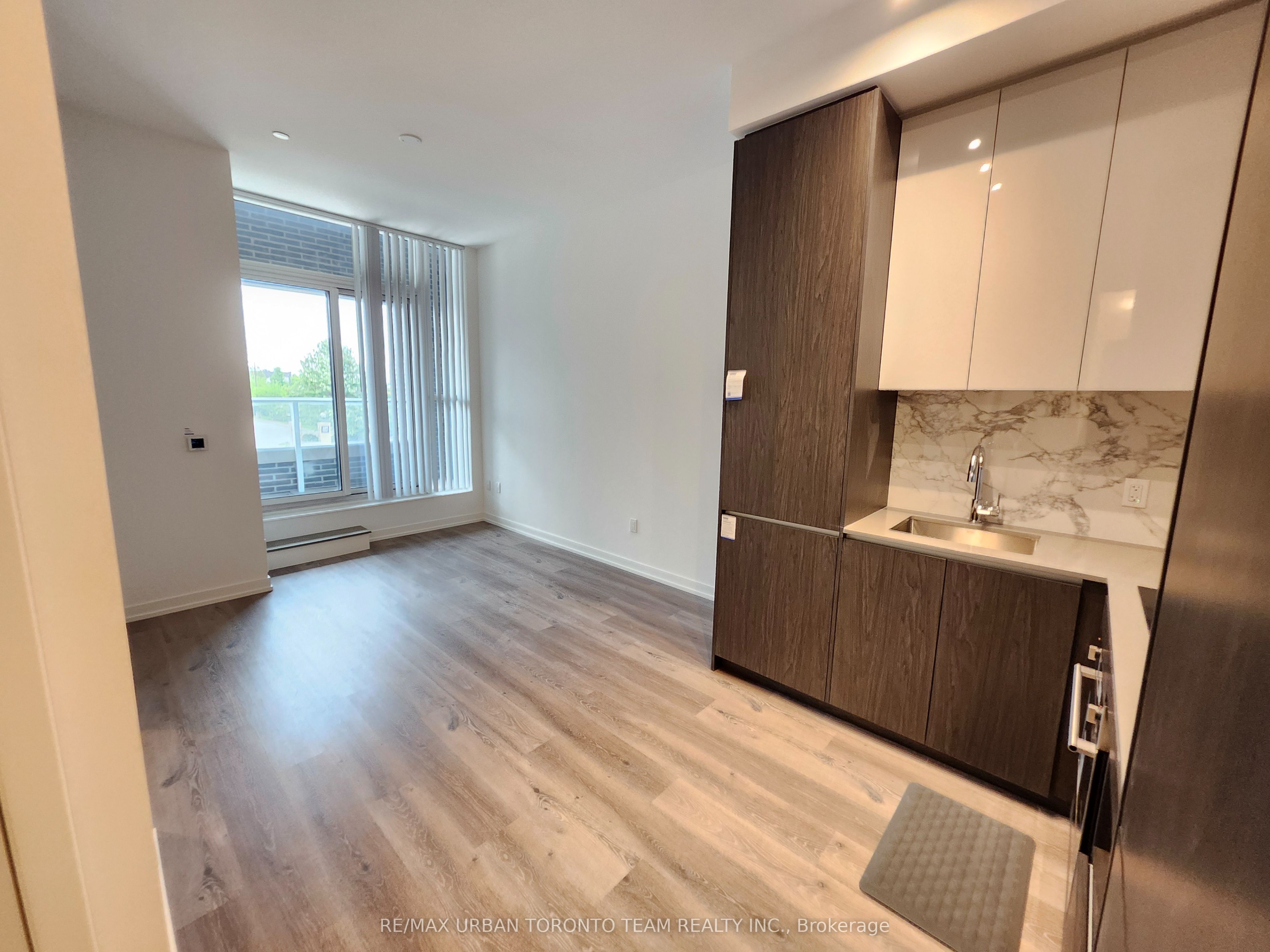 28 Interchange Way 206, Vaughan, ON L4K 0P8 photo 2