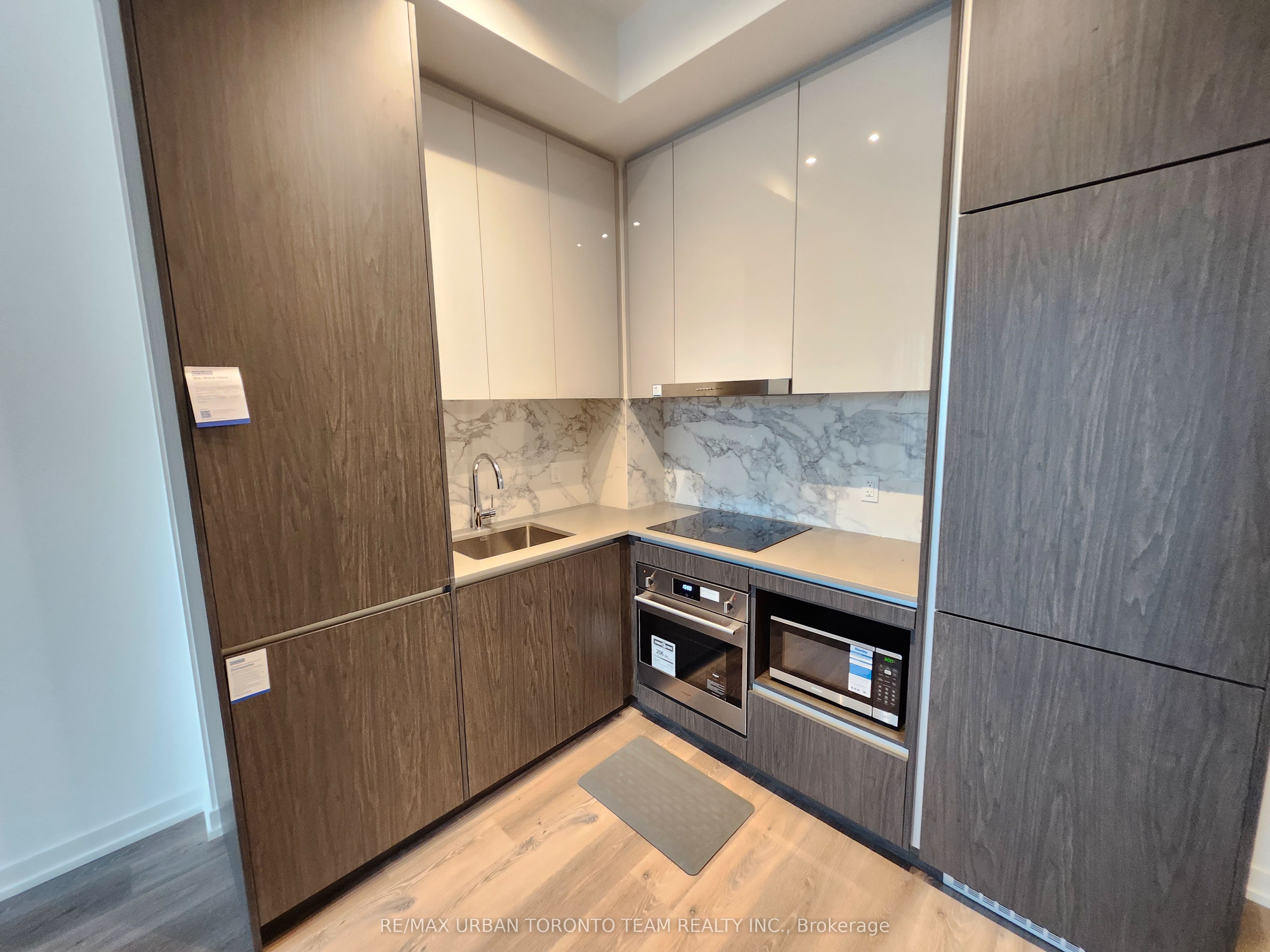 28 Interchange Way 206, Vaughan, ON L4K 0P8 photo 3