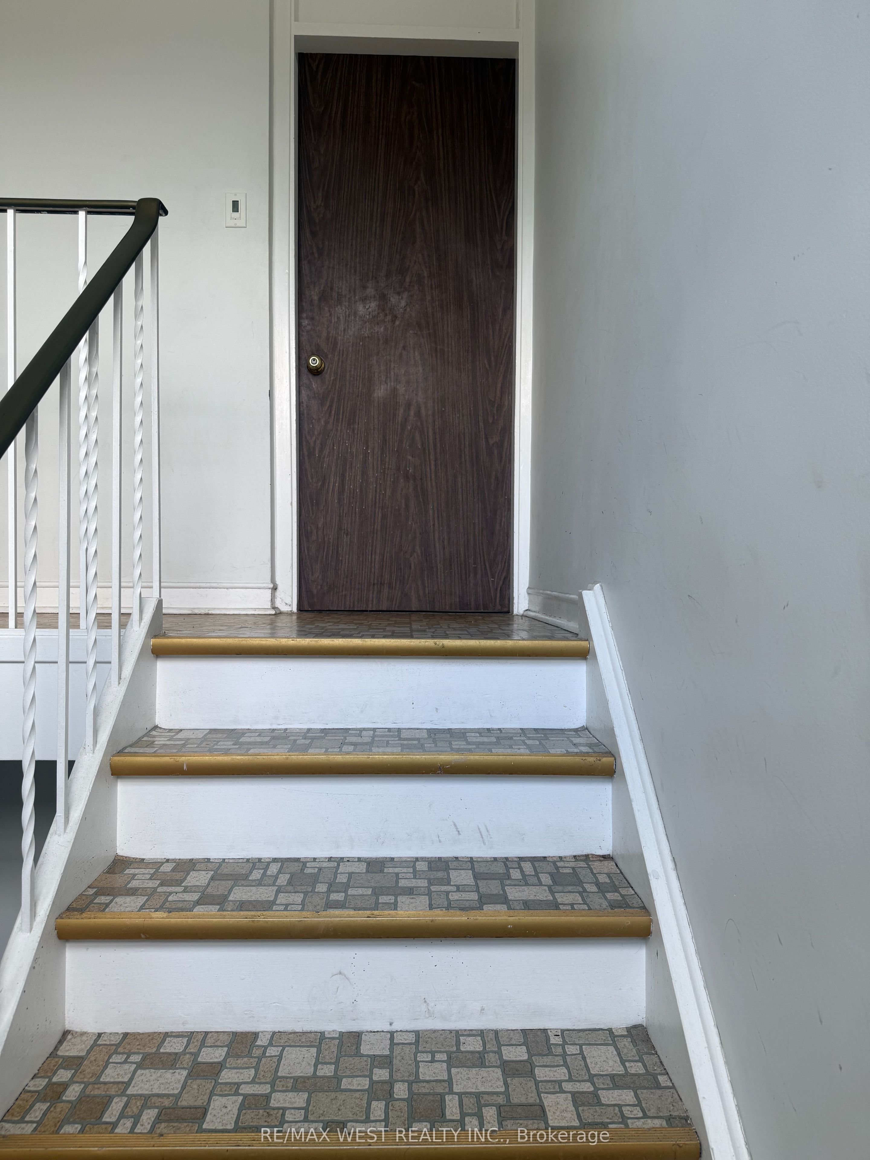 182 Ruggles Avenue 3, Richmond Hill, ON L4C 1Y4 photo 2