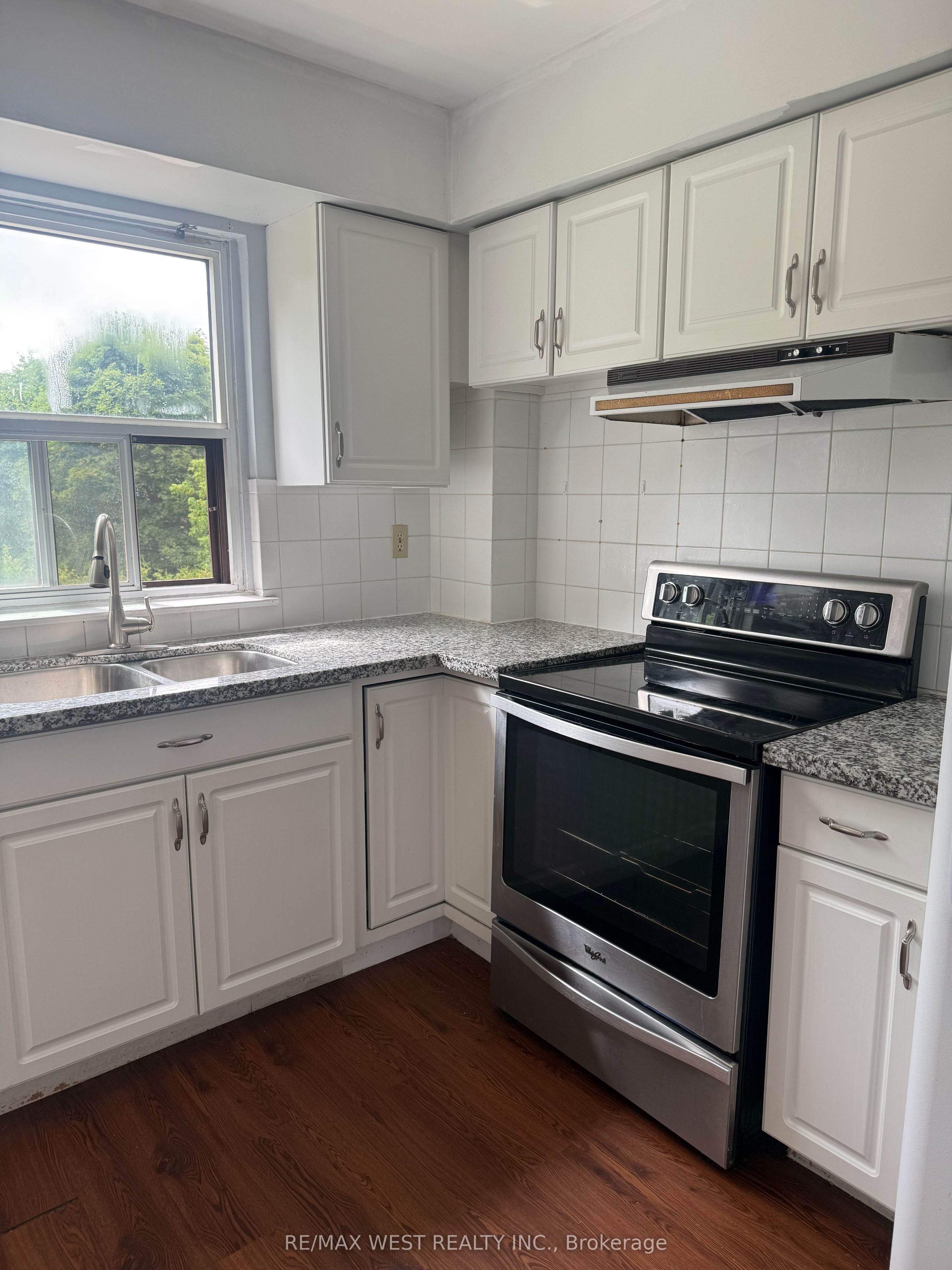 182 Ruggles Avenue 3, Richmond Hill, ON L4C 1Y4 photo 4