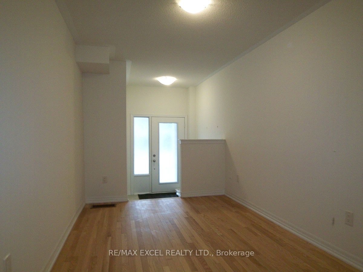 251 Vivant Street, Newmarket, ON L3X 0K9 photo 3