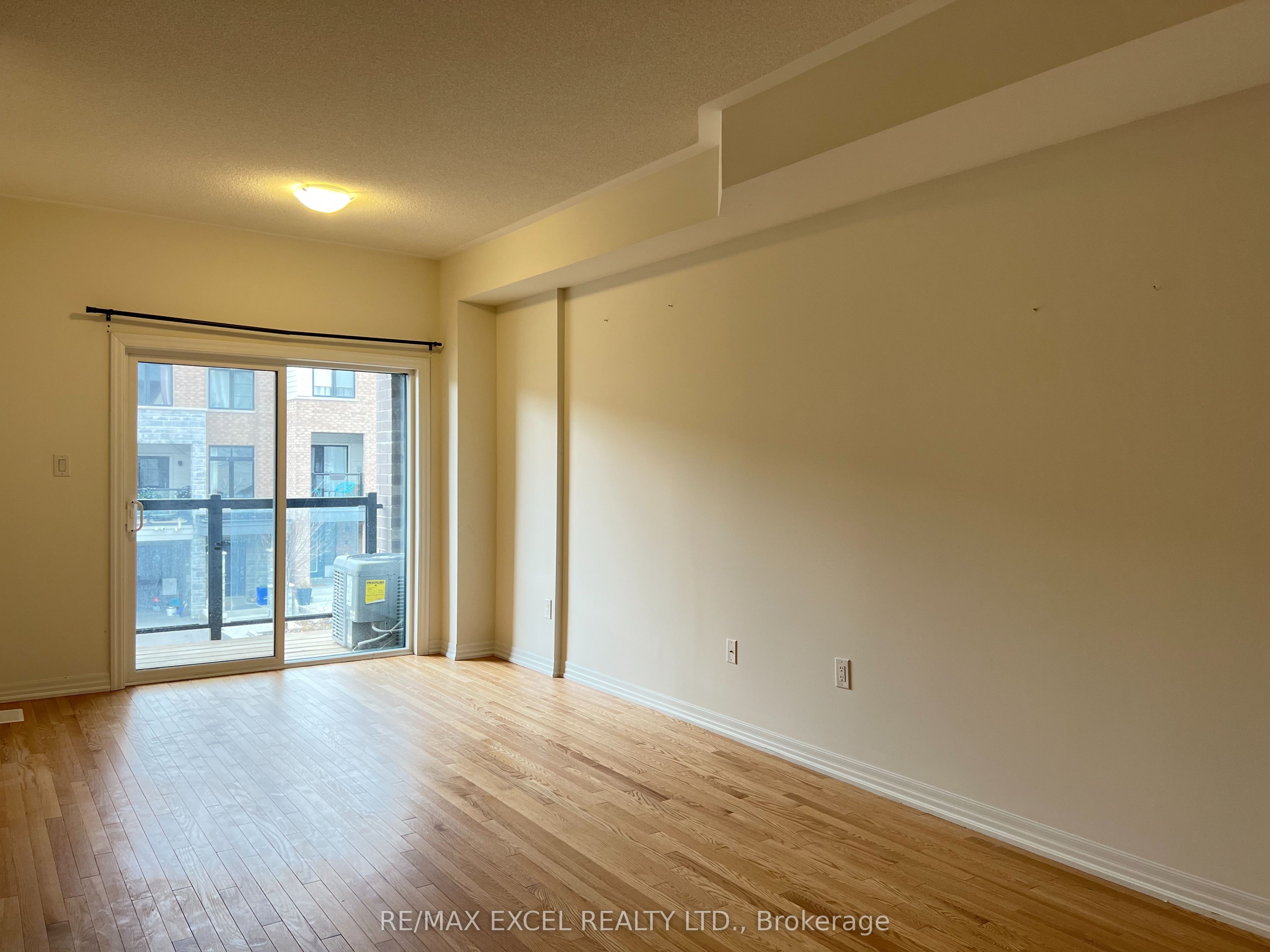 251 Vivant Street, Newmarket, ON L3X 0K9 photo 4
