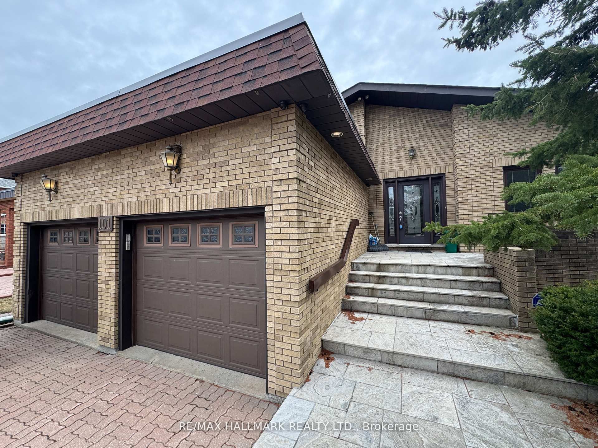 101 Leyburn Avenue, Richmond Hill, ON L4C 0J6 photo 3
