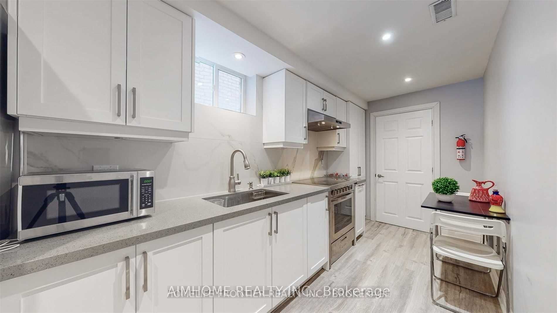 10 Portsmouth Road BSMT, Vaughan, ON L6A 3E7 photo 2