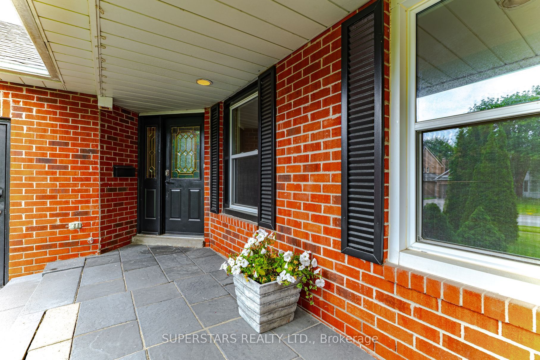 99 Peevers Crescent, Newmarket, ON L3Y 7T2 photo 3
