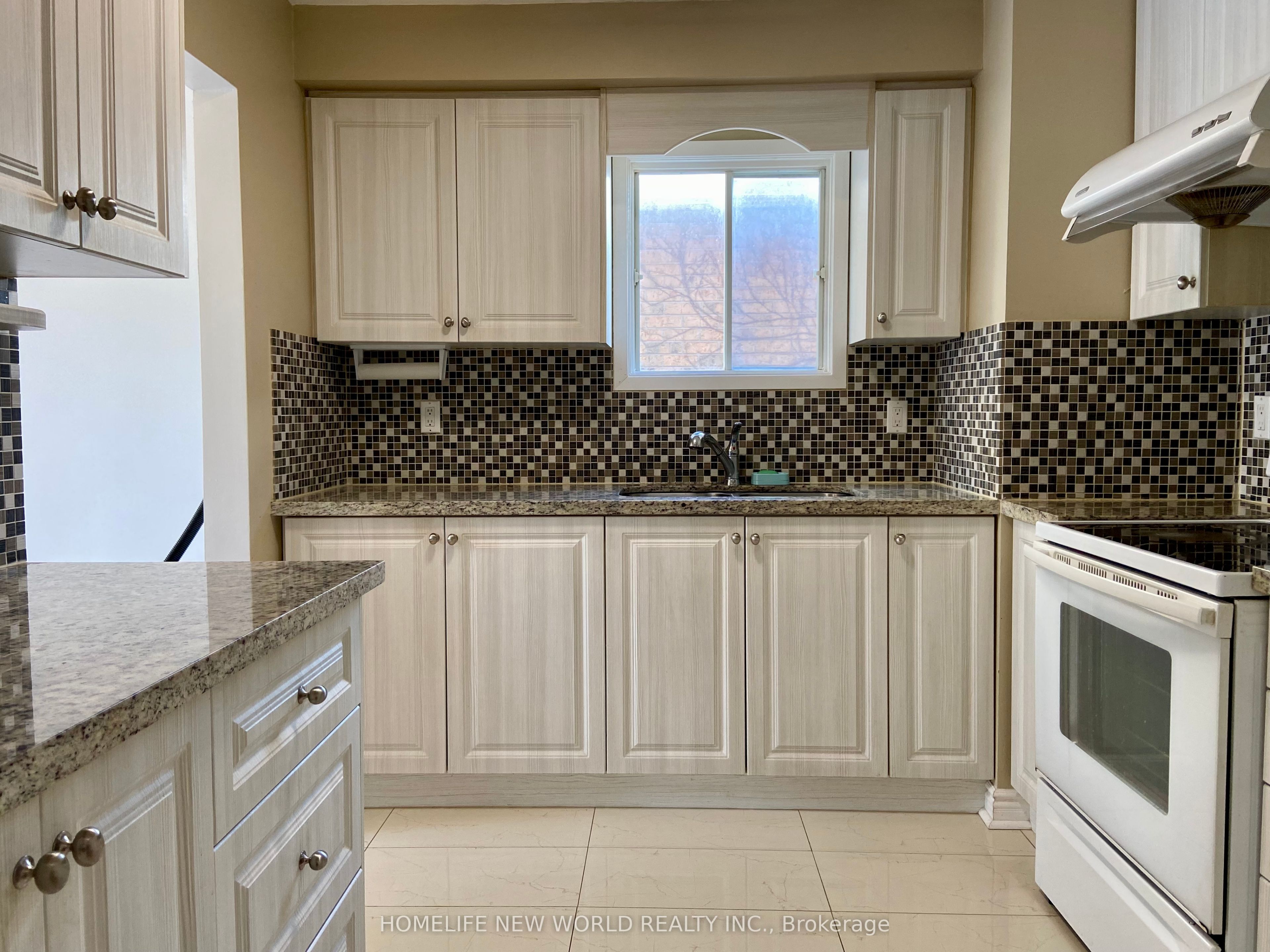 14 Eugenia Court, Markham, ON L3R 4Y6 photo 3