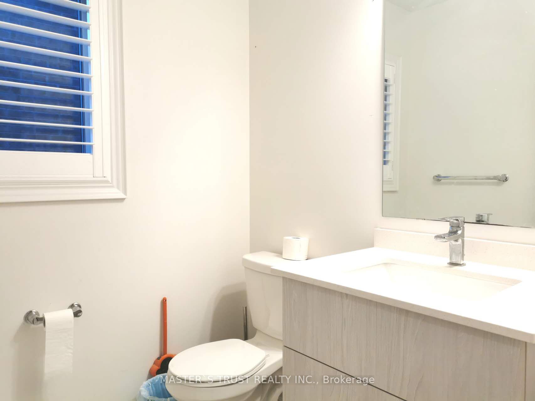 33 Terrain Court, East Gwillimbury, ON L9N 0T2 photo 3