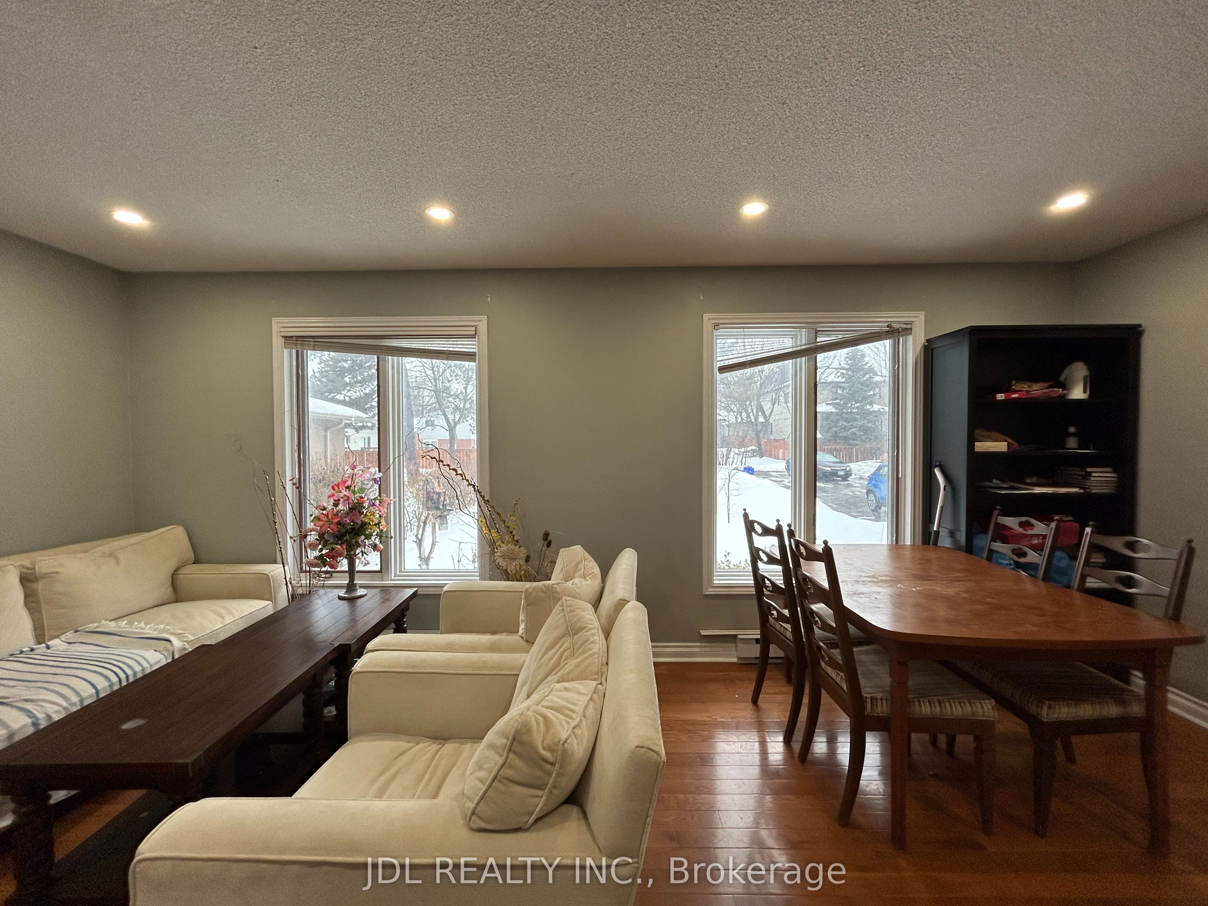 110 Robinson St Street Suite AA Main, Markham, ON L3P 1P1 photo 3