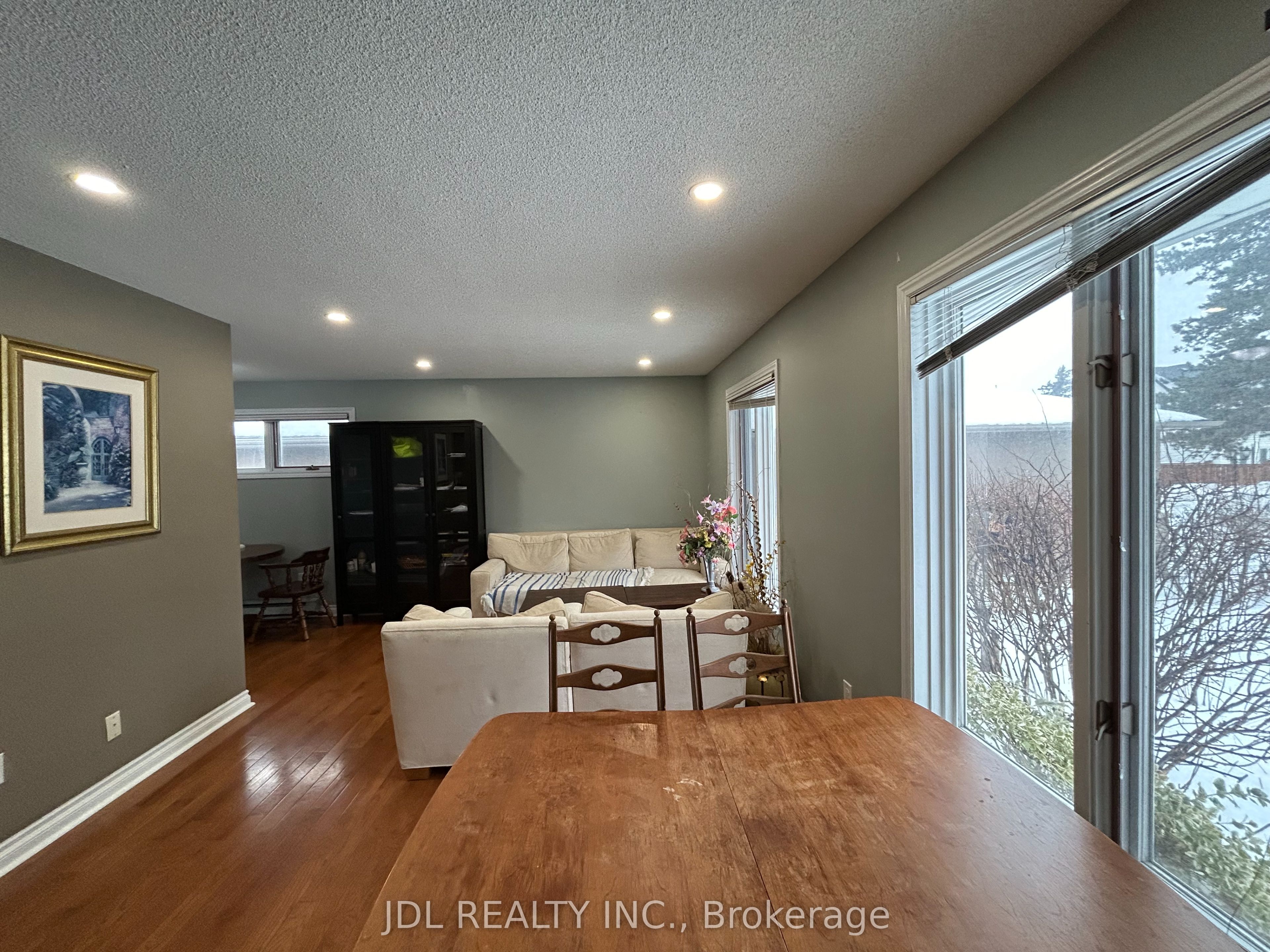 110 Robinson St Street Suite AA Main, Markham, ON L3P 1P1 photo 4