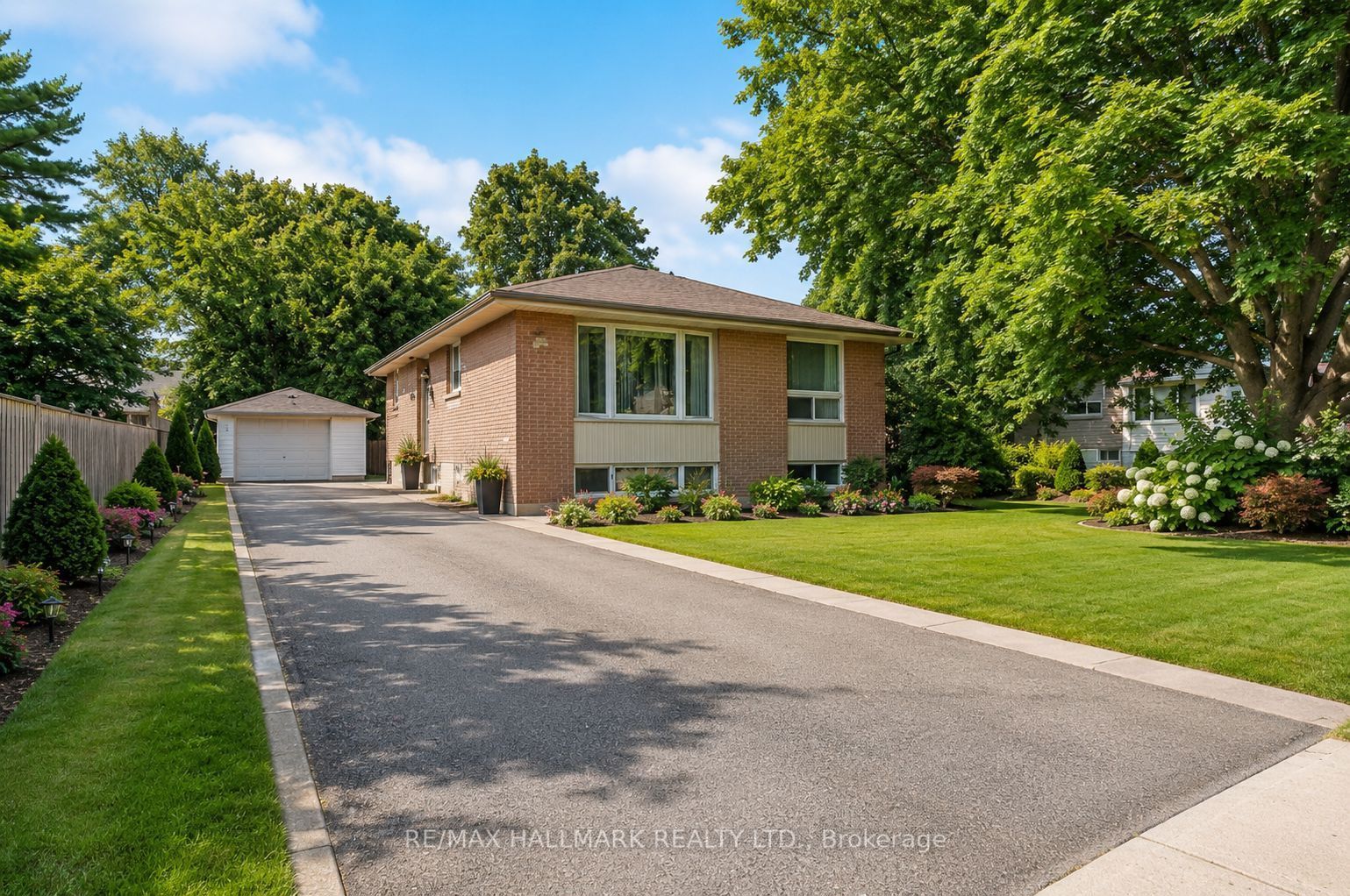 45 Aurora Heights Drive Main, Aurora, ON L4G 2W6