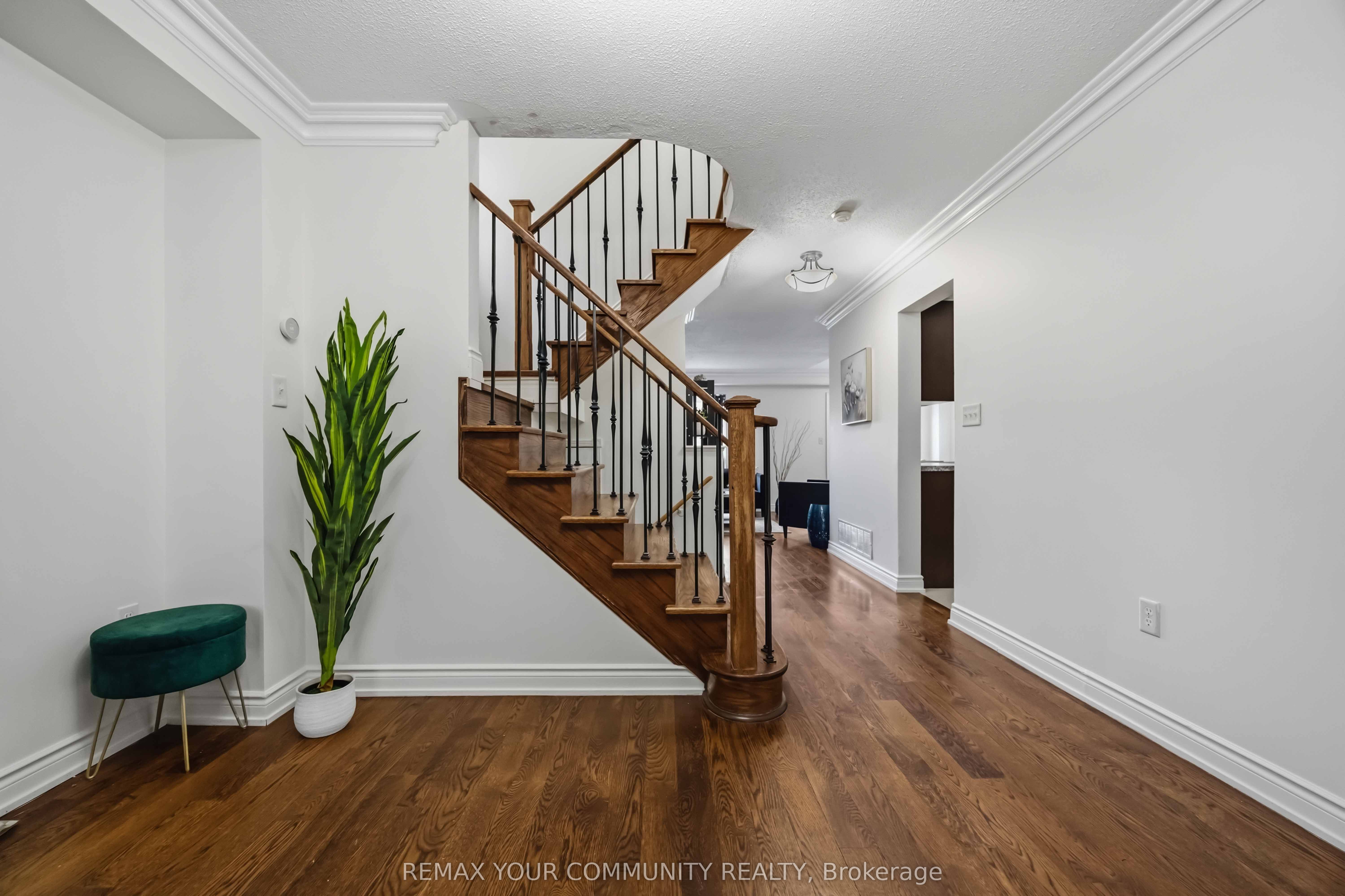 56 Hirst Avenue, Georgina, ON L4P 4E5 photo 5