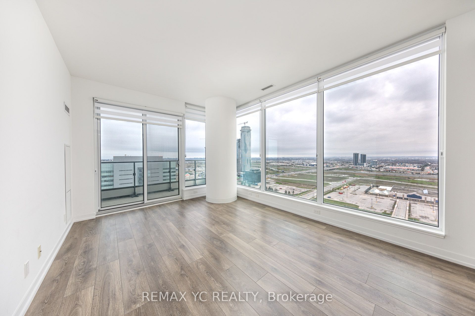 5 Buttermill Avenue 2709, Vaughan, ON L4K 0J5 photo 2
