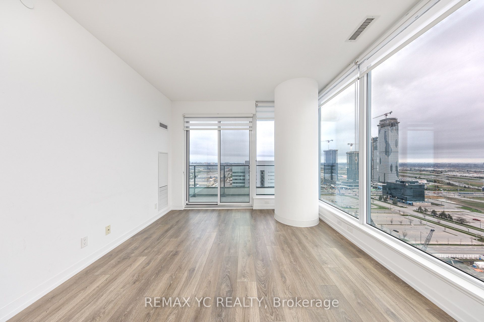 5 Buttermill Avenue 2709, Vaughan, ON L4K 0J5 photo 3
