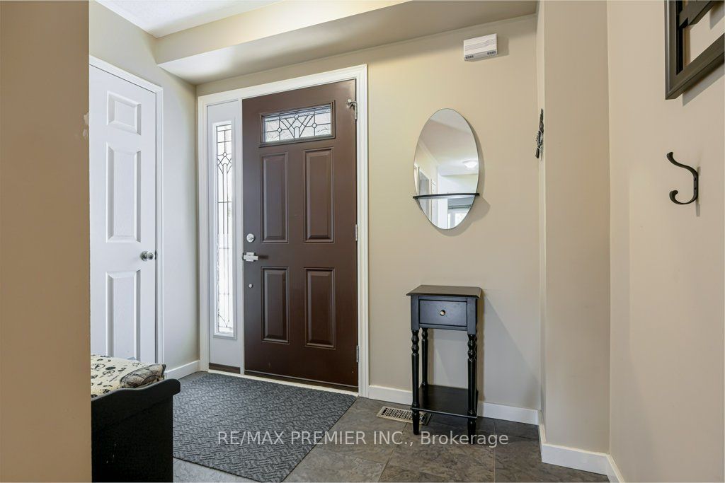 93 Kate Aitken Crescent, New Tecumseth, ON L0G 1A0 photo 2