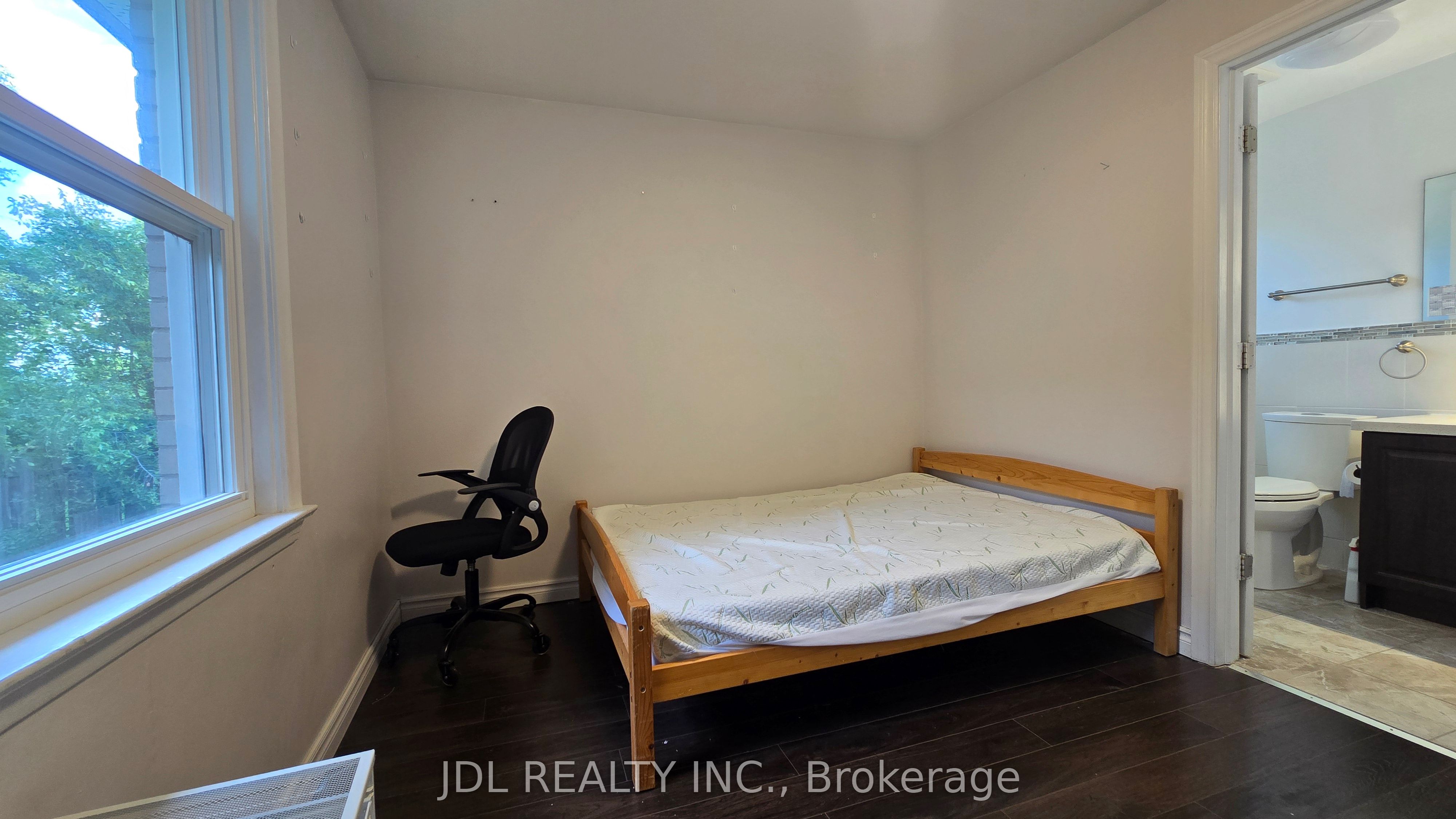 68 Meadowview Avenue Room MB, Markham, ON L3T 1K7 photo 2