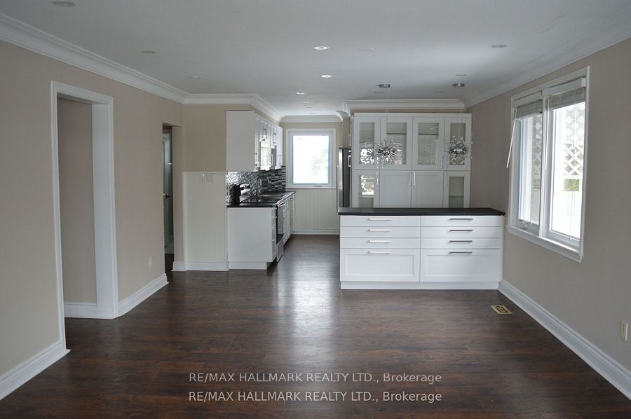 97 Cartier Crescent Main Fl, Richmond Hill, ON L4C 2N3 photo 4