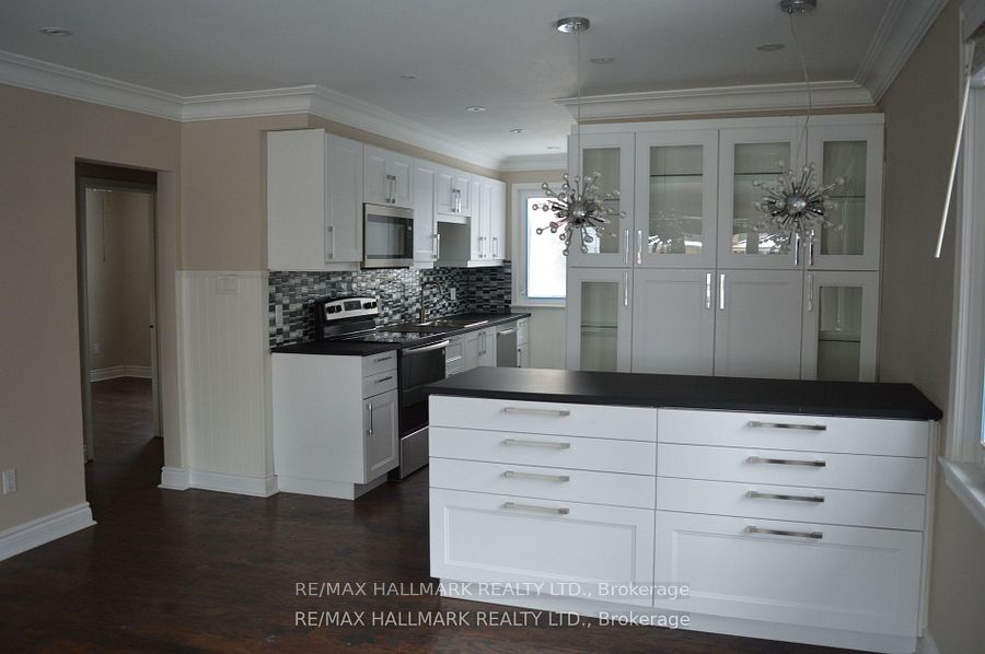 97 Cartier Crescent Main Fl, Richmond Hill, ON L4C 2N3 photo 5