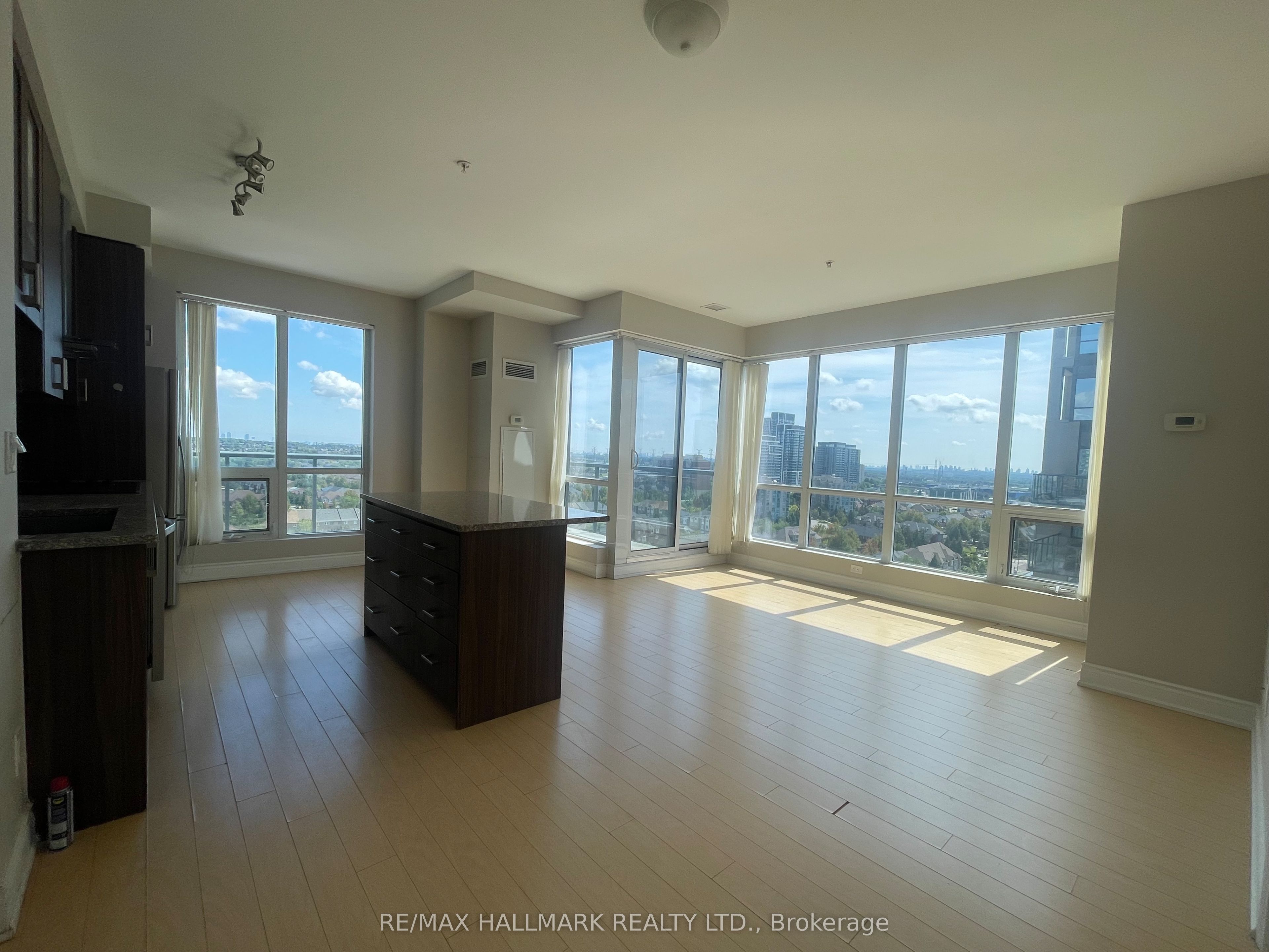 9090 Yonge Street #1608, Richmond Hill, ON L4C 6Z9