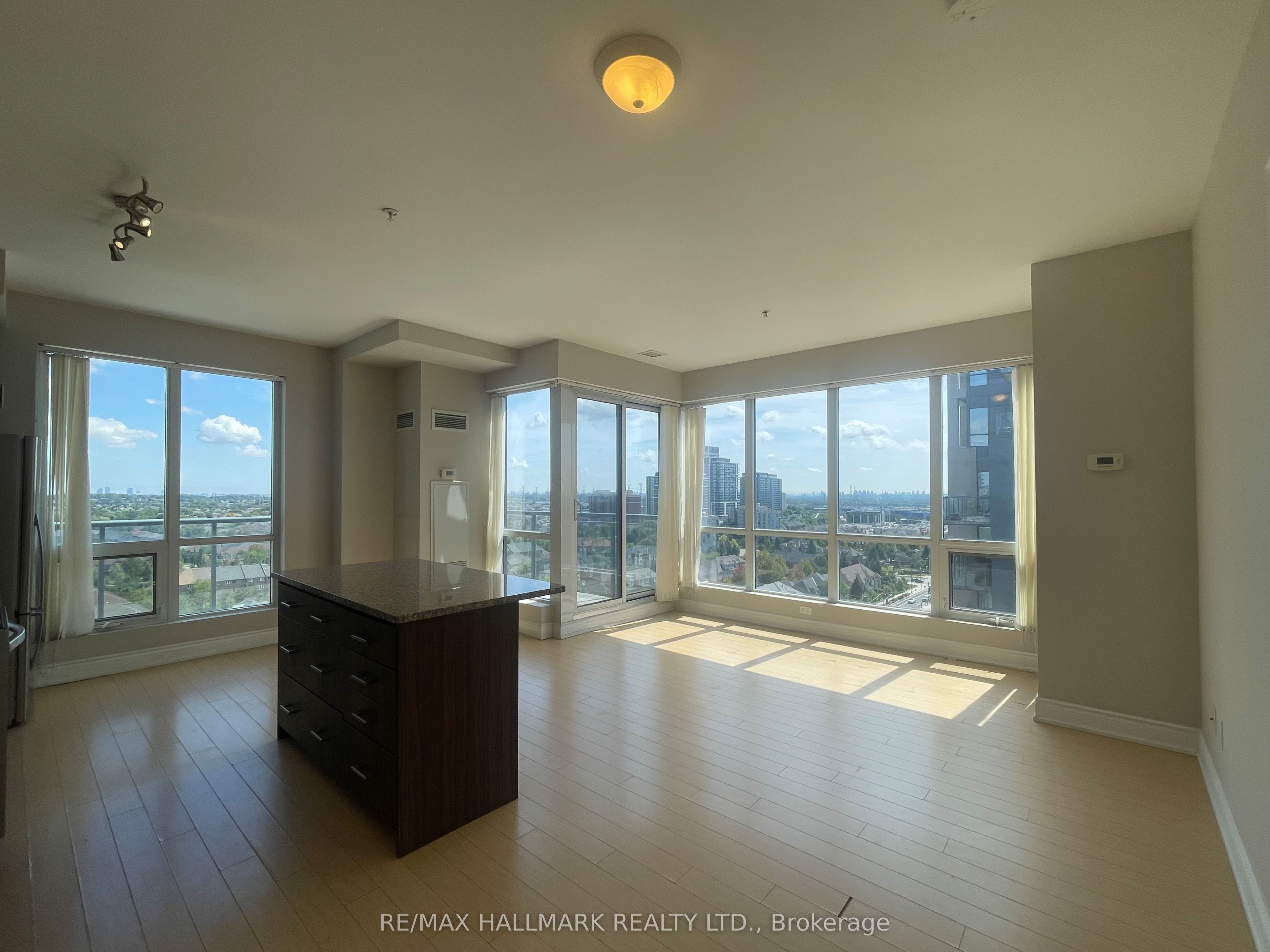 9090 Yonge Street #1608, Richmond Hill, ON L4C 6Z9 photo 3