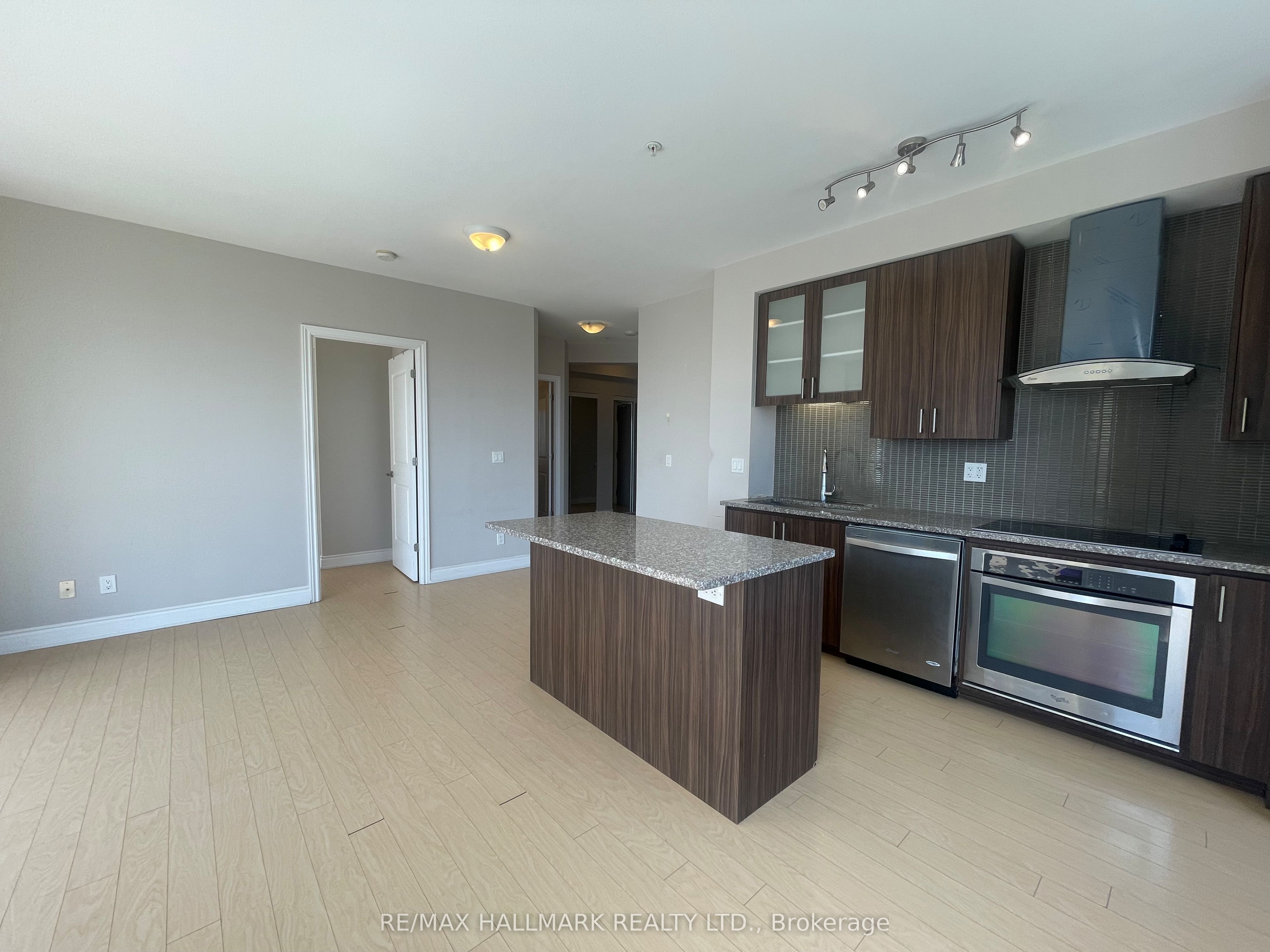 9090 Yonge Street #1608, Richmond Hill, ON L4C 6Z9 photo 5