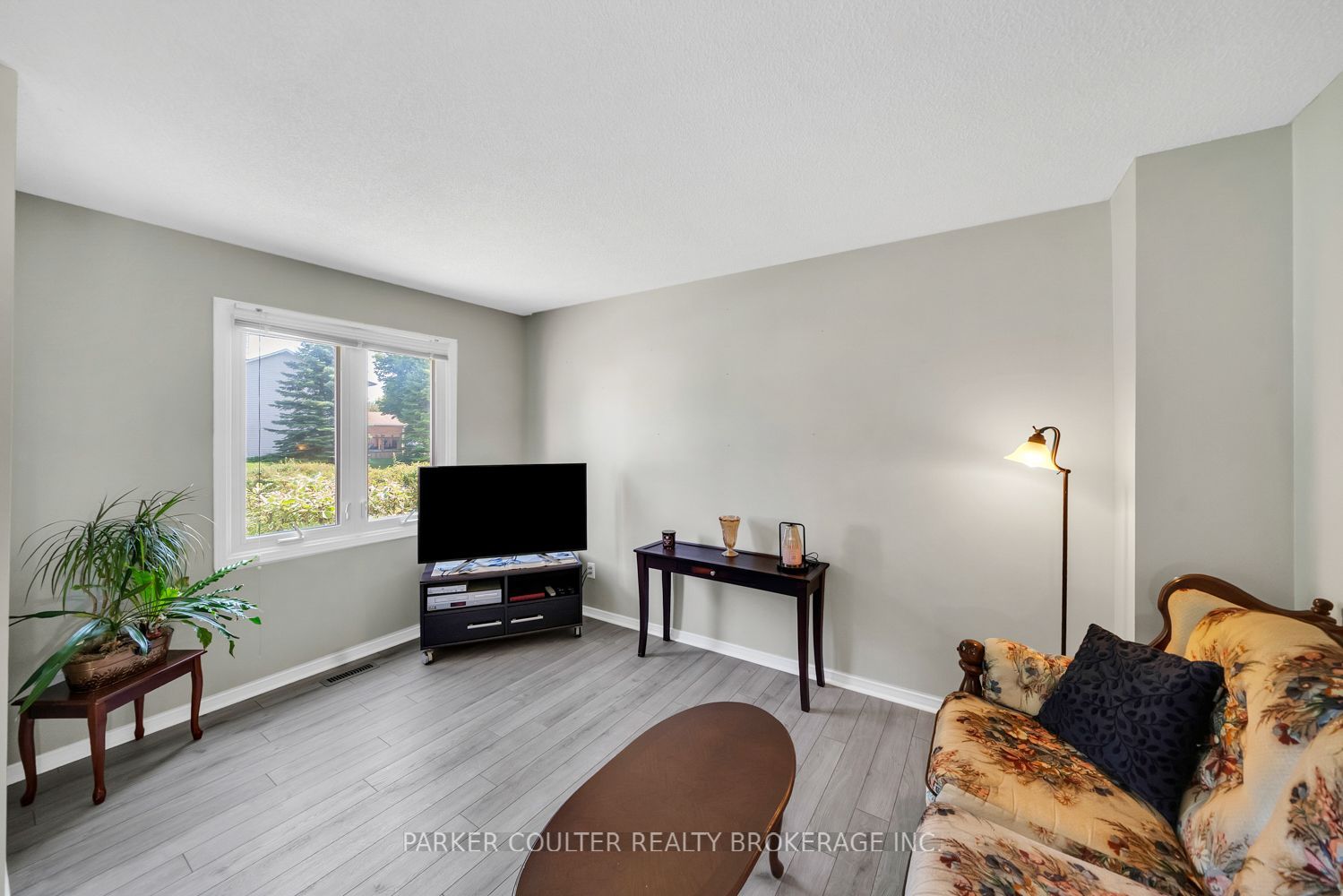 1098 Maclean Street, Innisfil, ON L9S 1W1 photo 4