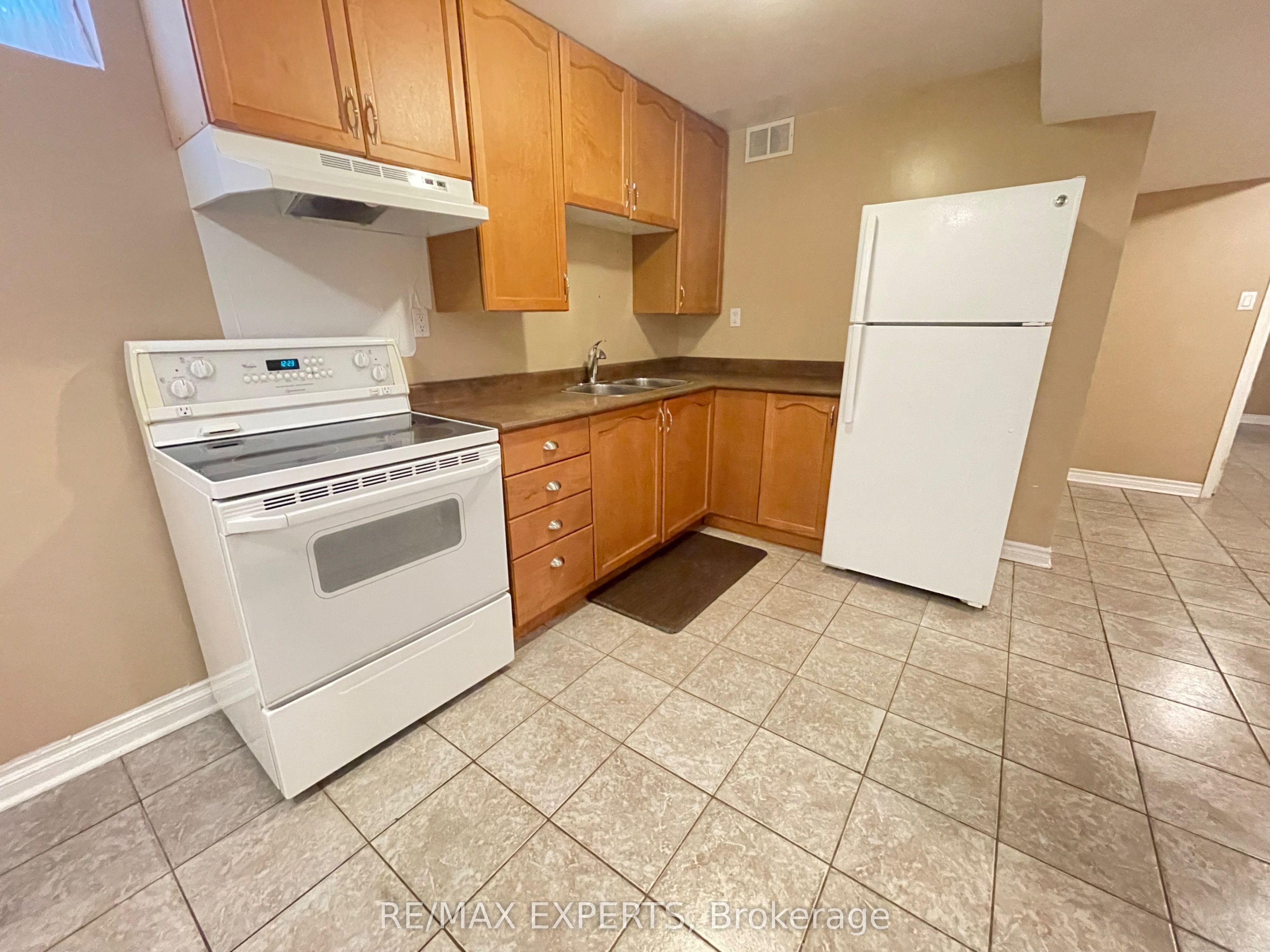 176 Kingsview Drive BSMT, Vaughan, ON L4H 2Z3 photo 2