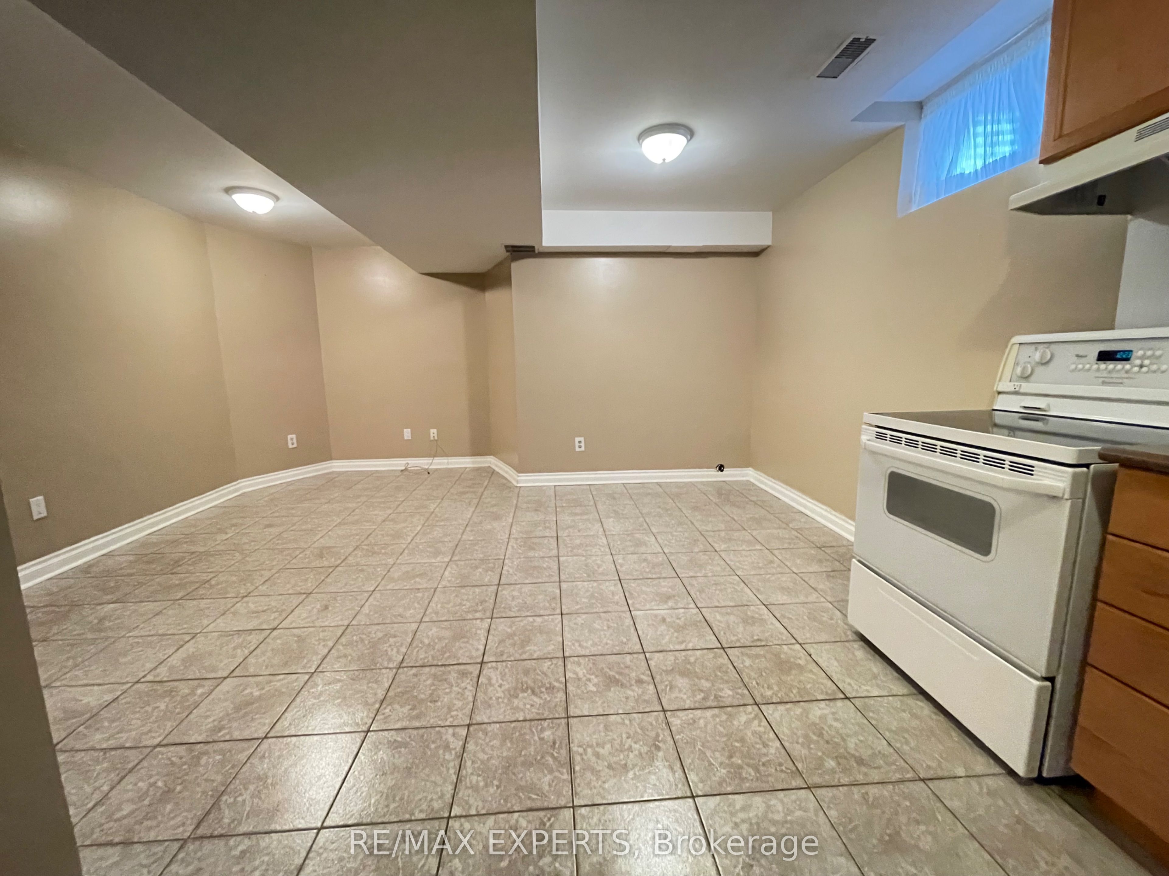 176 Kingsview Drive BSMT, Vaughan, ON L4H 2Z3 photo 3