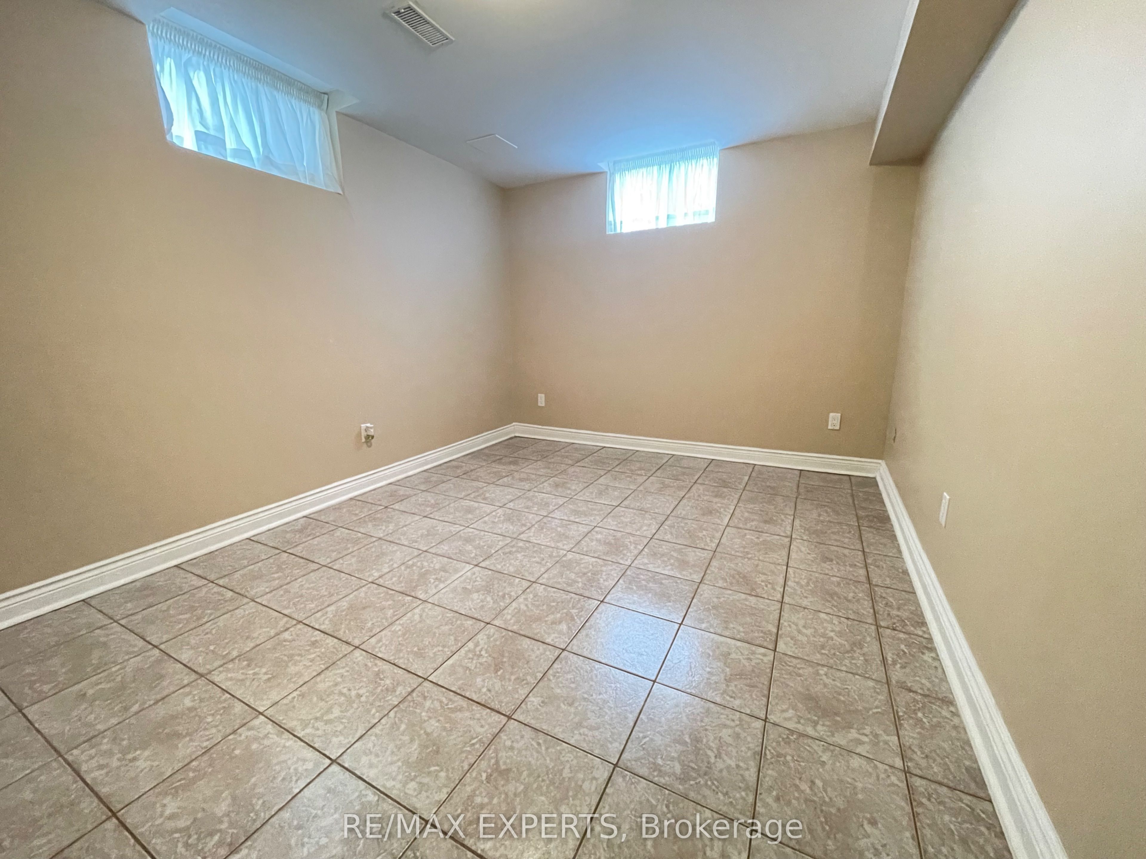 176 Kingsview Drive BSMT, Vaughan, ON L4H 2Z3 photo 5