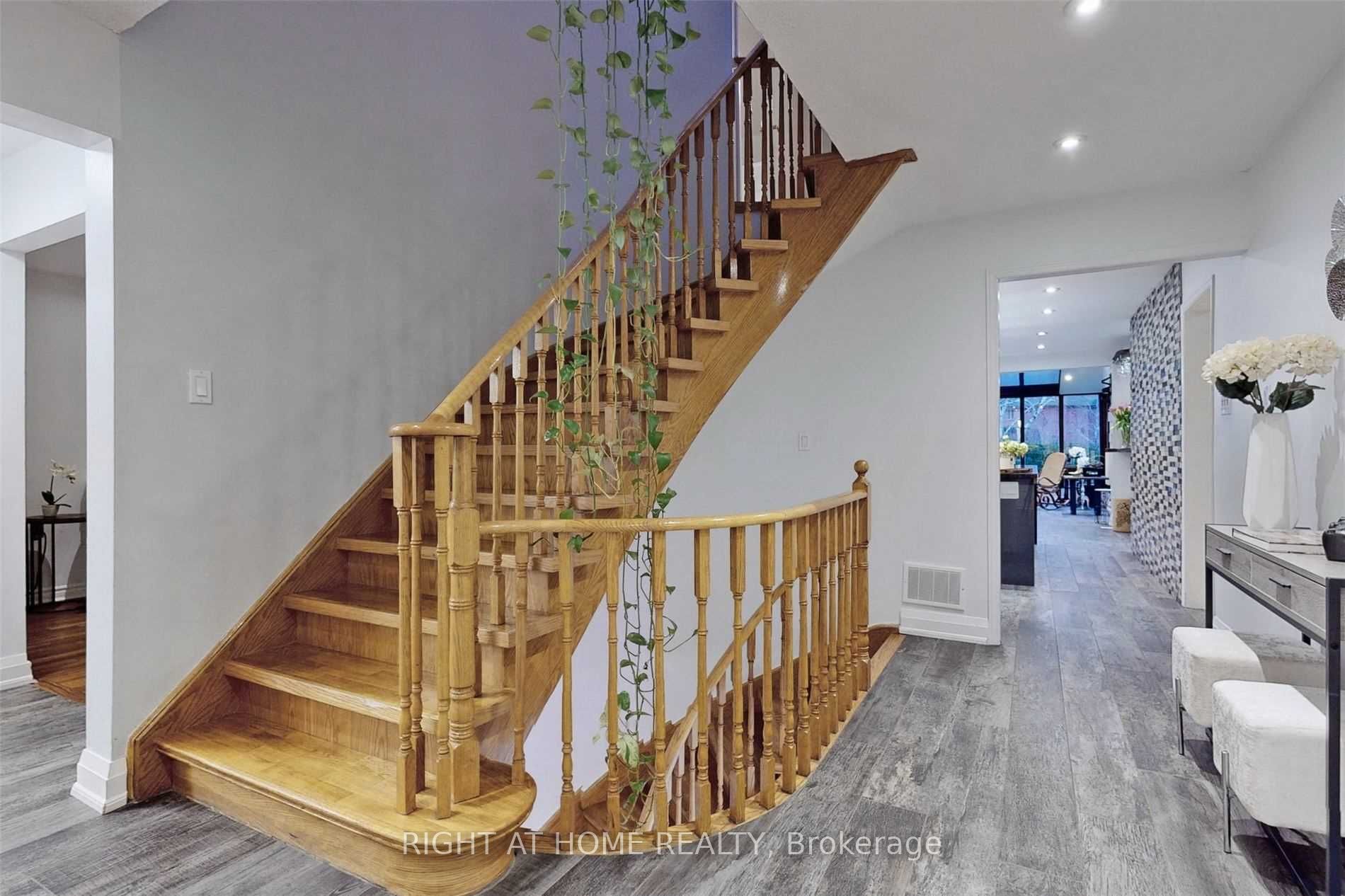 43 Topham Crescent, Richmond Hill, ON L4C 9H1 photo 3