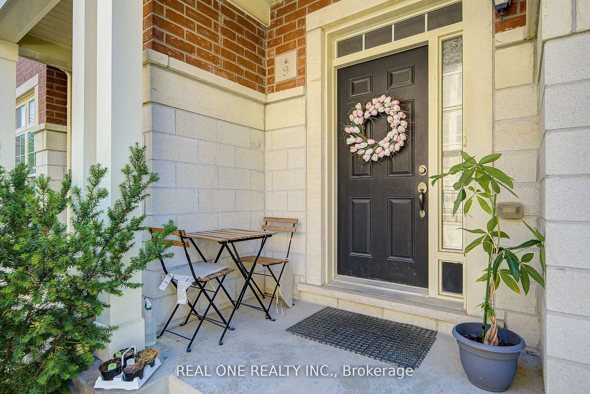9 Ruskov Lane Upper, Markham, ON L6C 0N9 photo 2