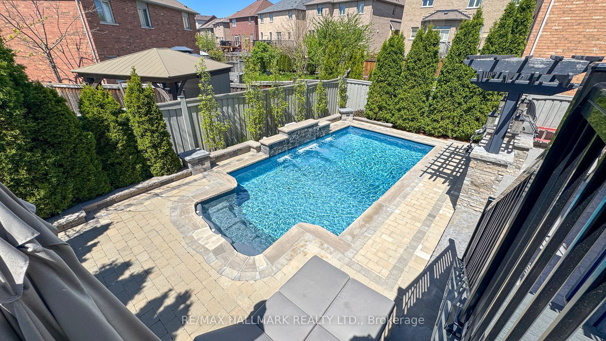 1135 Cenotaph Boulevard, Newmarket, ON L3X 0A7 photo 2