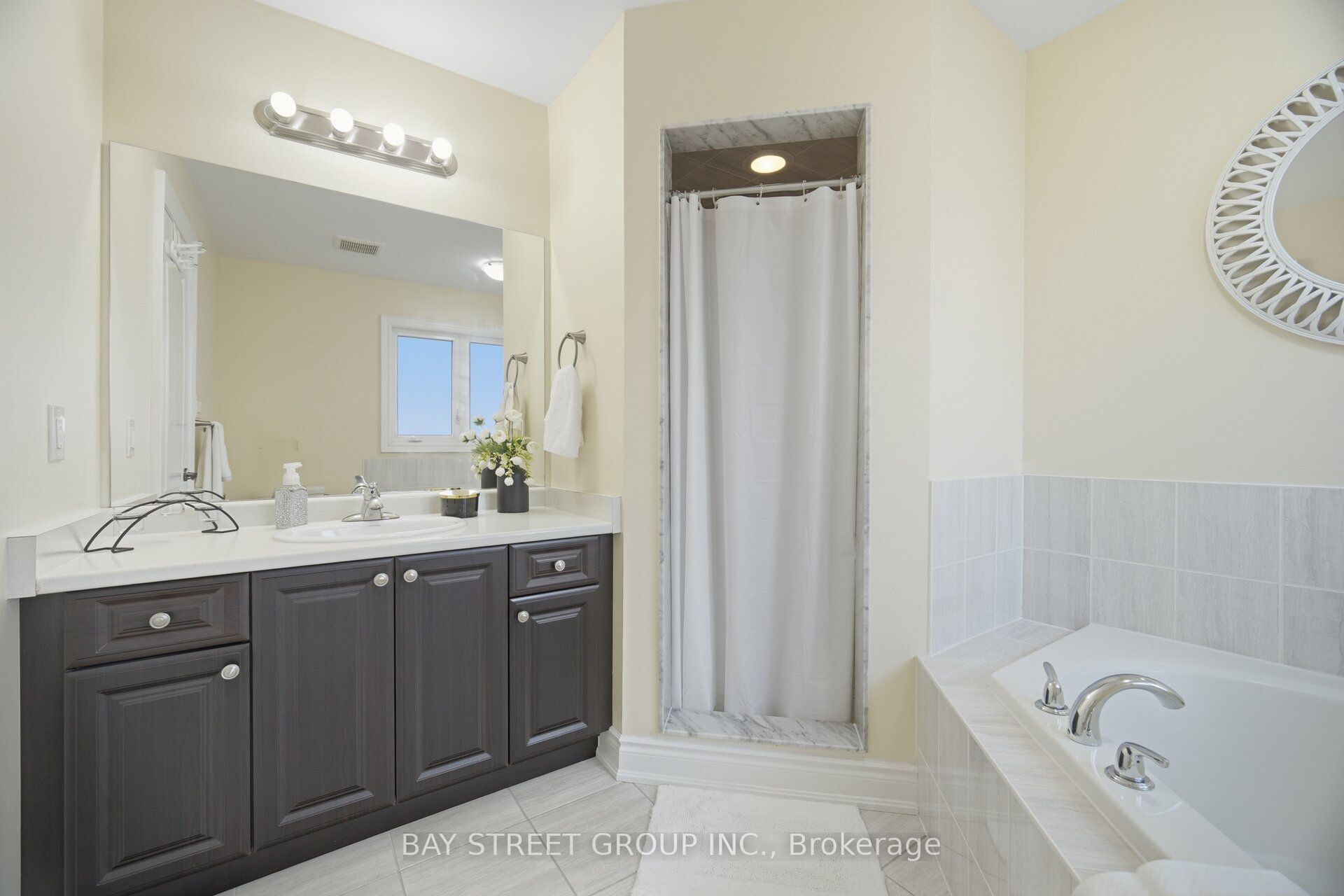 66 Milby Crescent, Bradford West Gwillimbury, ON L3Z 0X9 photo 4