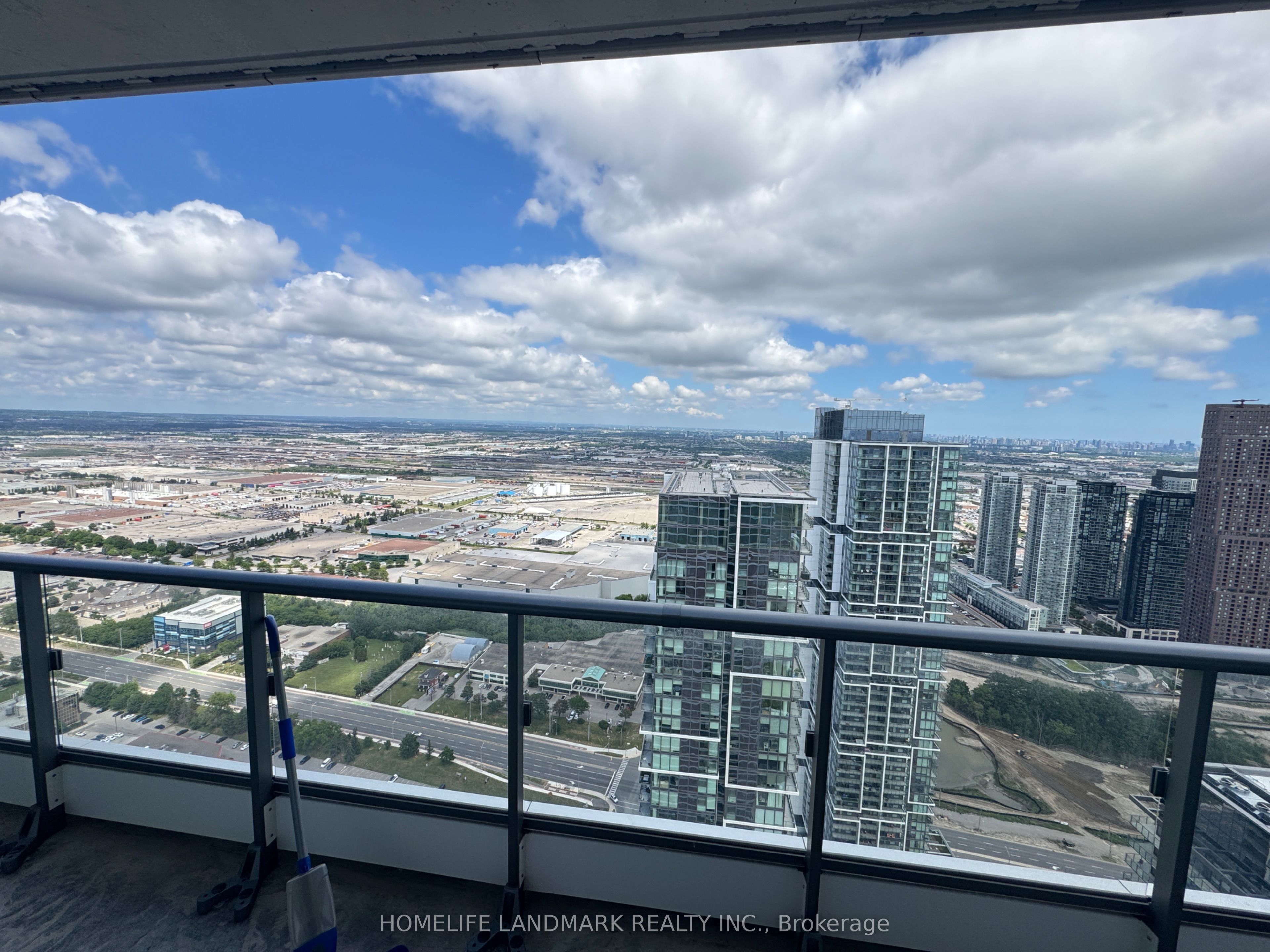 950 Portage Parkway 6003, Vaughan, ON L4K 0J7 photo 2