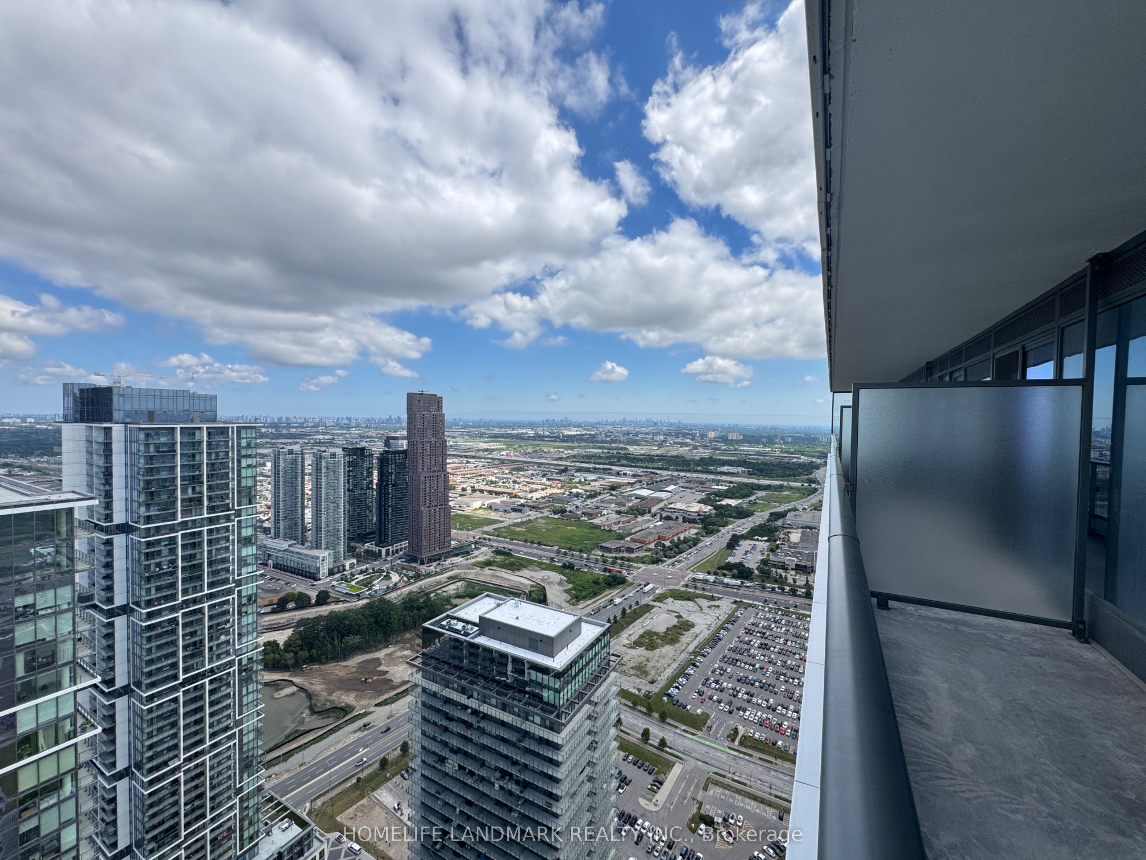 950 Portage Parkway 6003, Vaughan, ON L4K 0J7 photo 5