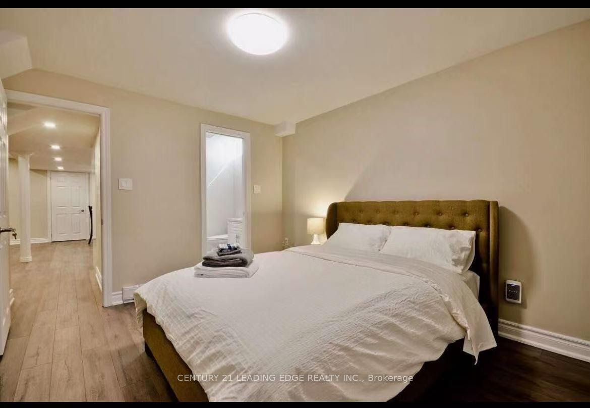 129 Bernard Avenue Bsmt, Richmond Hill, ON L4C 9Z6 photo 3