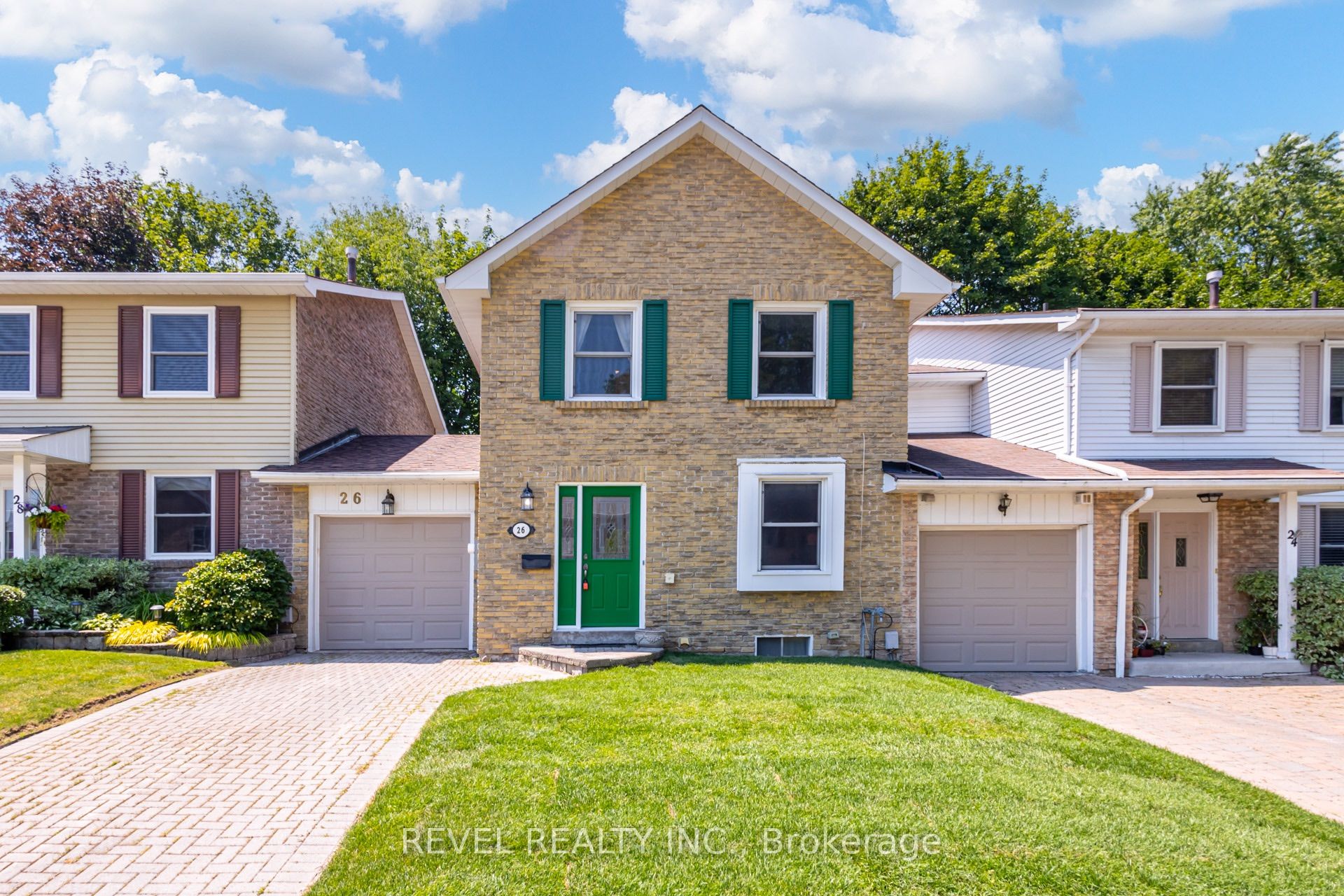 26 Parkland Court, Aurora, ON L4G 3M6 photo 3