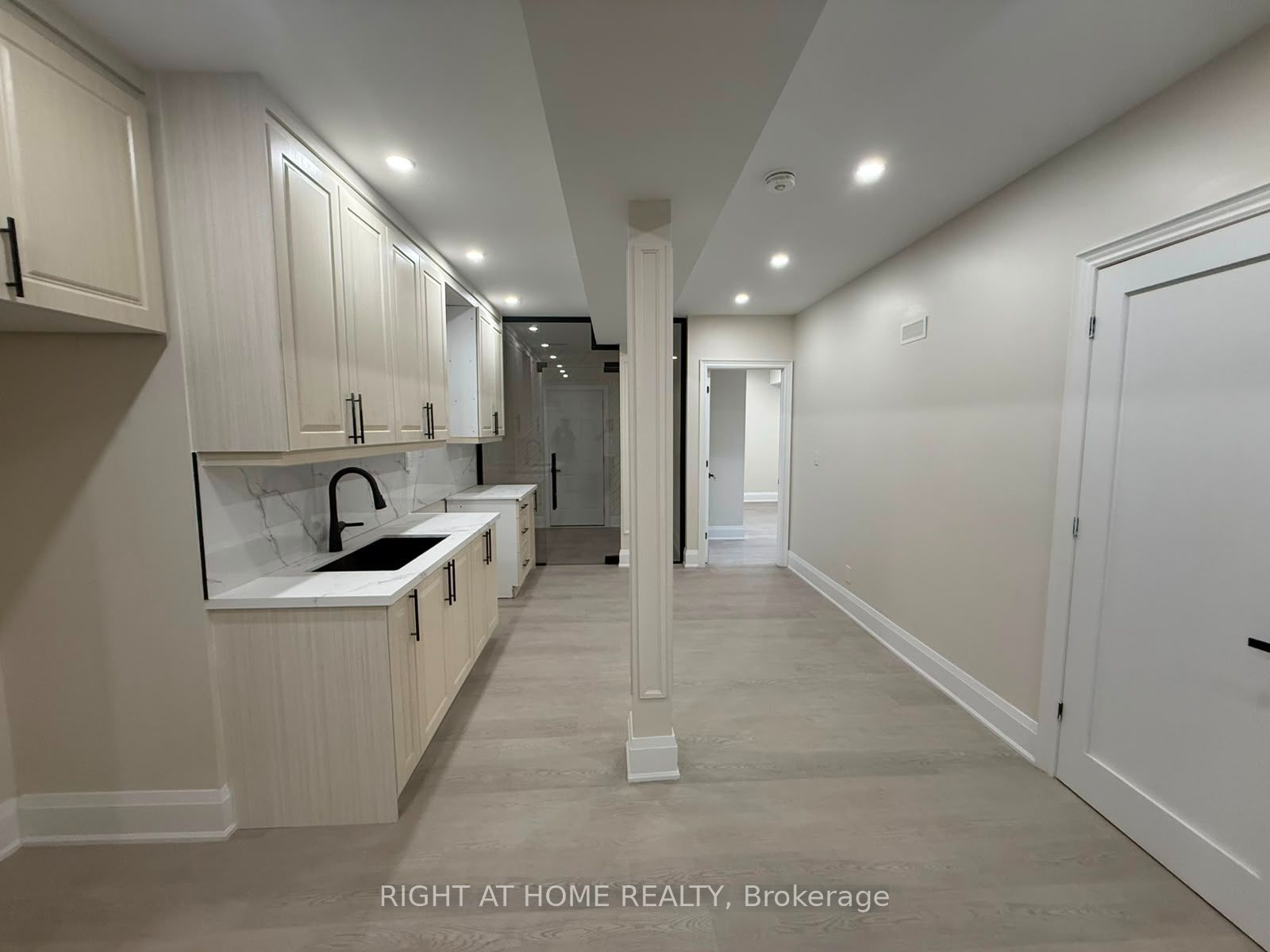 2 Chesney Crescent A, Vaughan, ON L4H 4A7 photo 3
