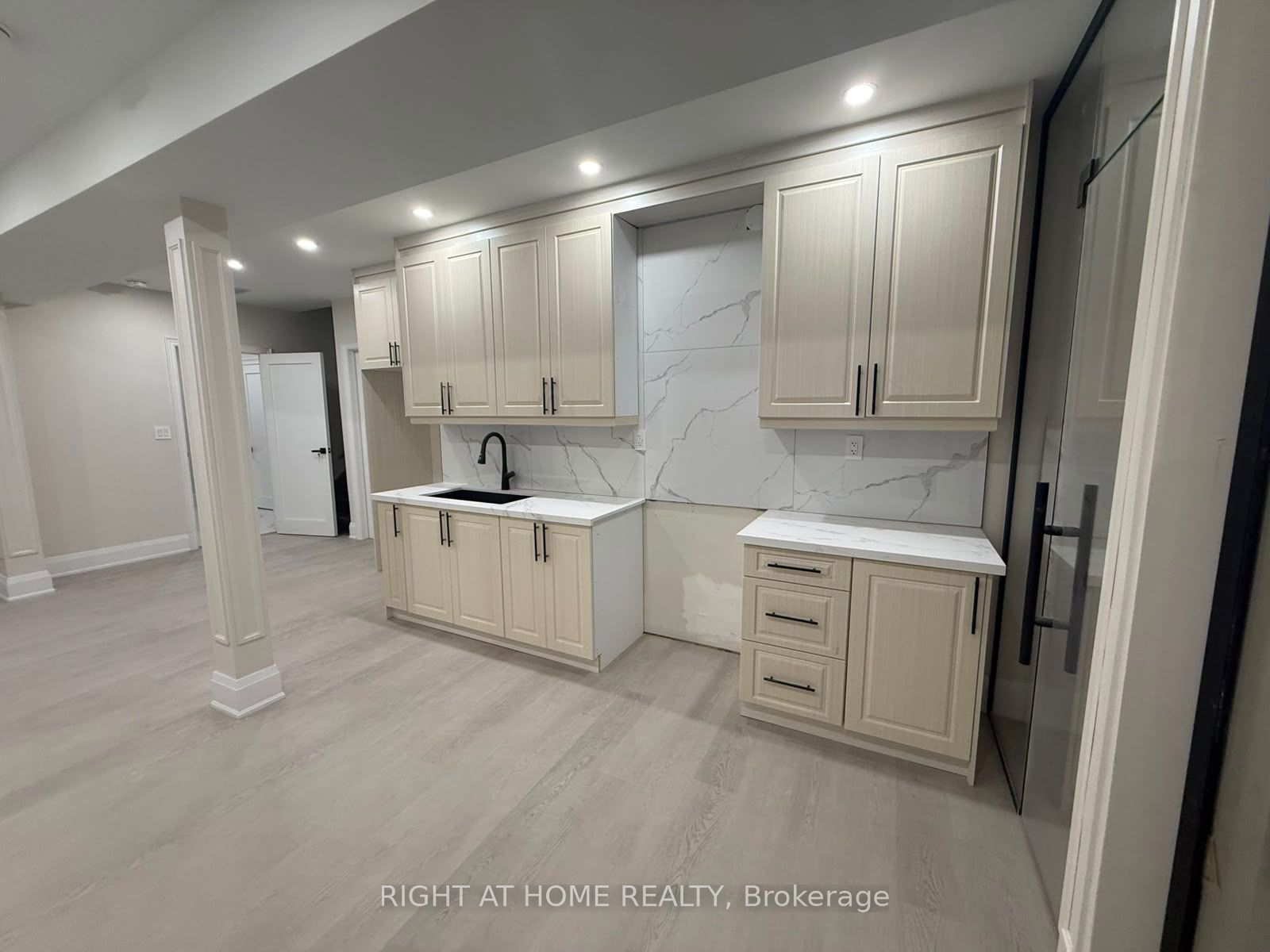 2 Chesney Crescent A, Vaughan, ON L4H 4A7 photo 4