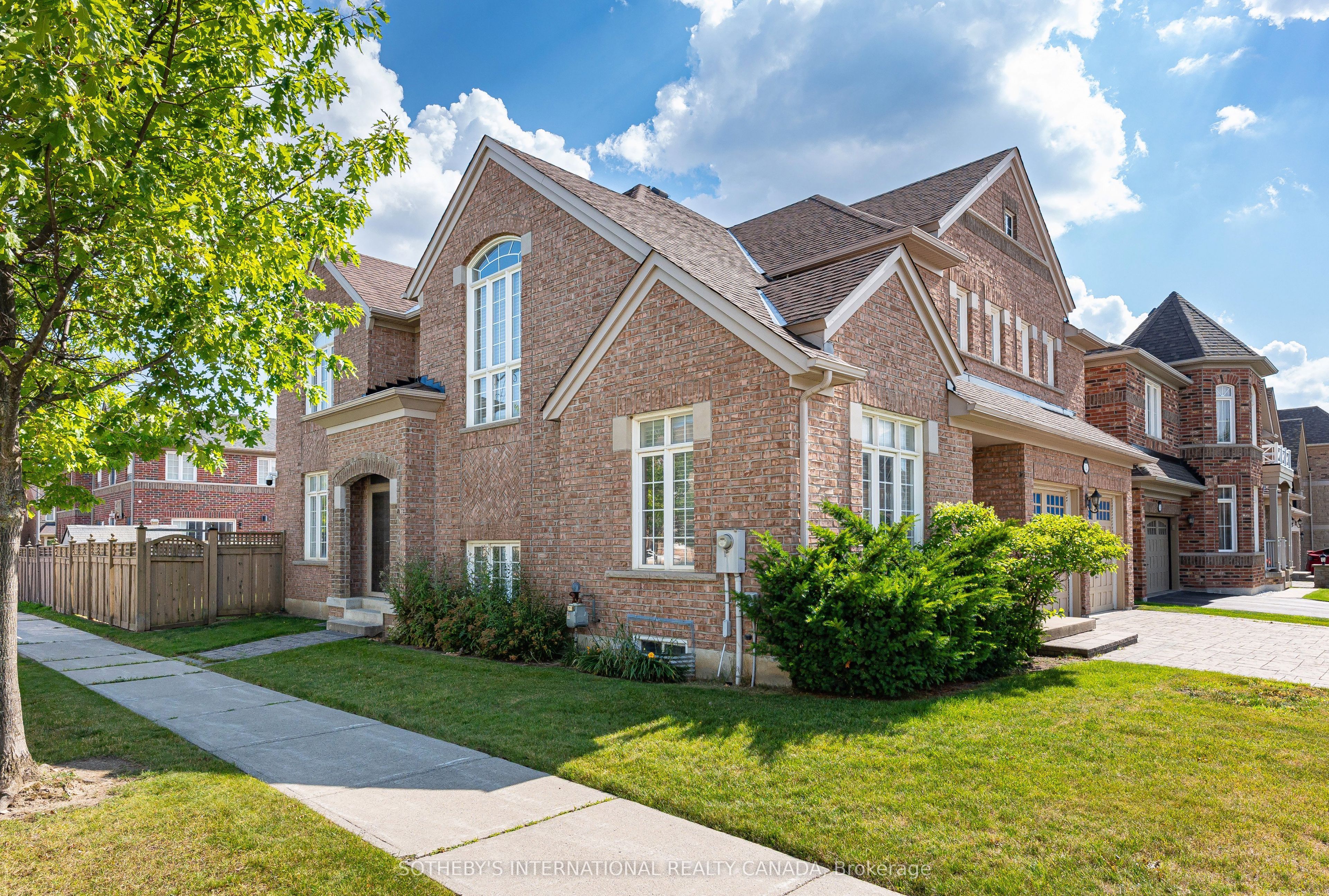 1 Herbert Wales Crescent, Markham, ON L6C 0G1 photo 2
