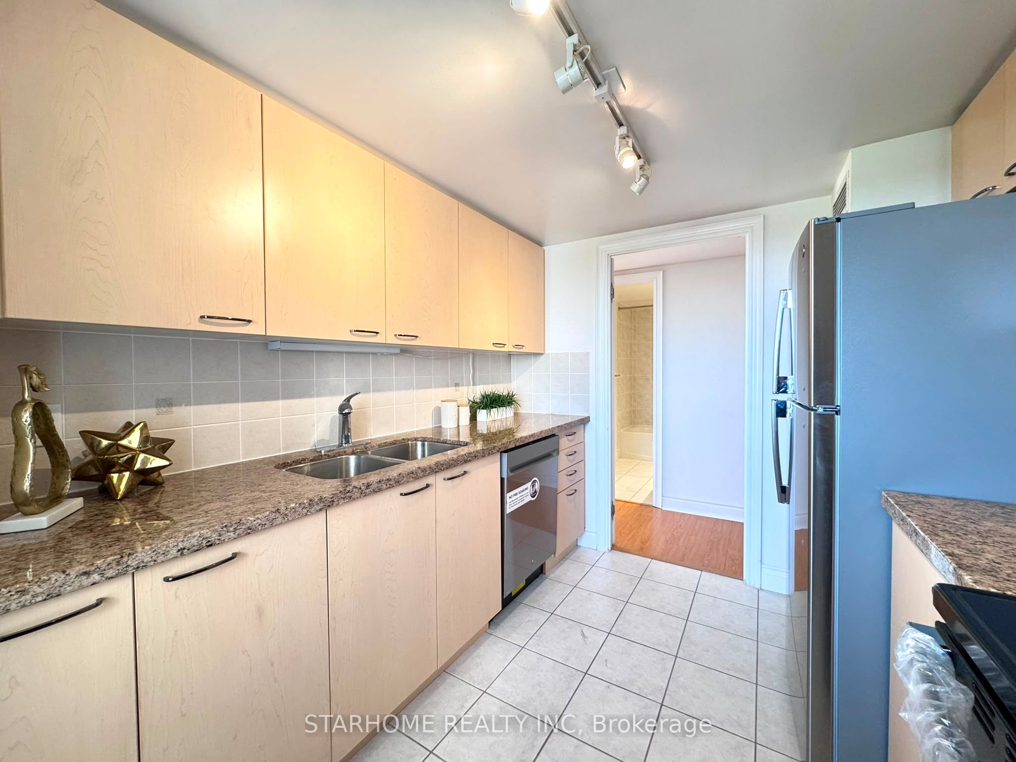 51 Saddlecreek Drive 605, Markham, ON L3T 7Z1 photo 2