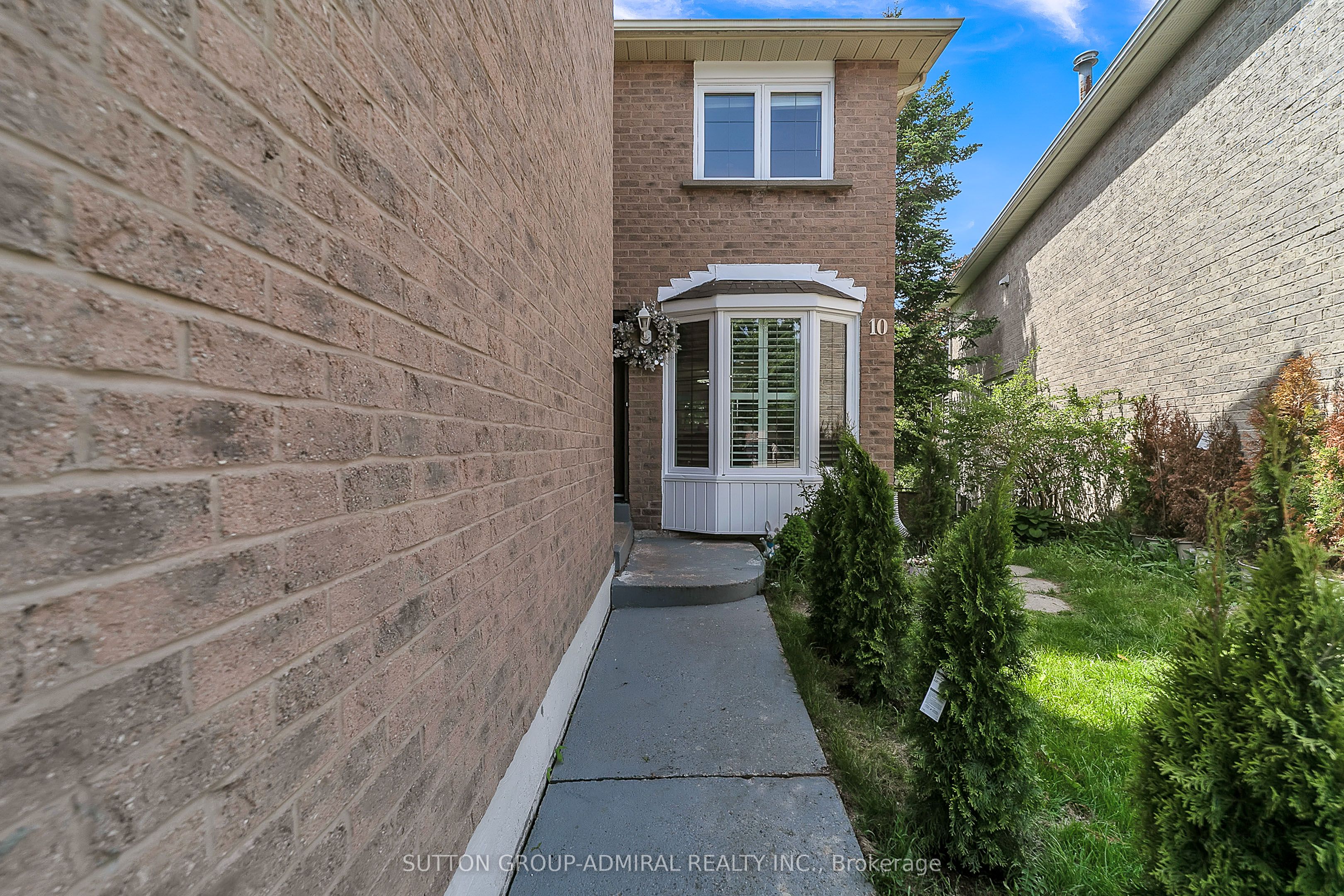 10 Park Lane Circle, Richmond Hill, ON L4C 6S8 photo 3