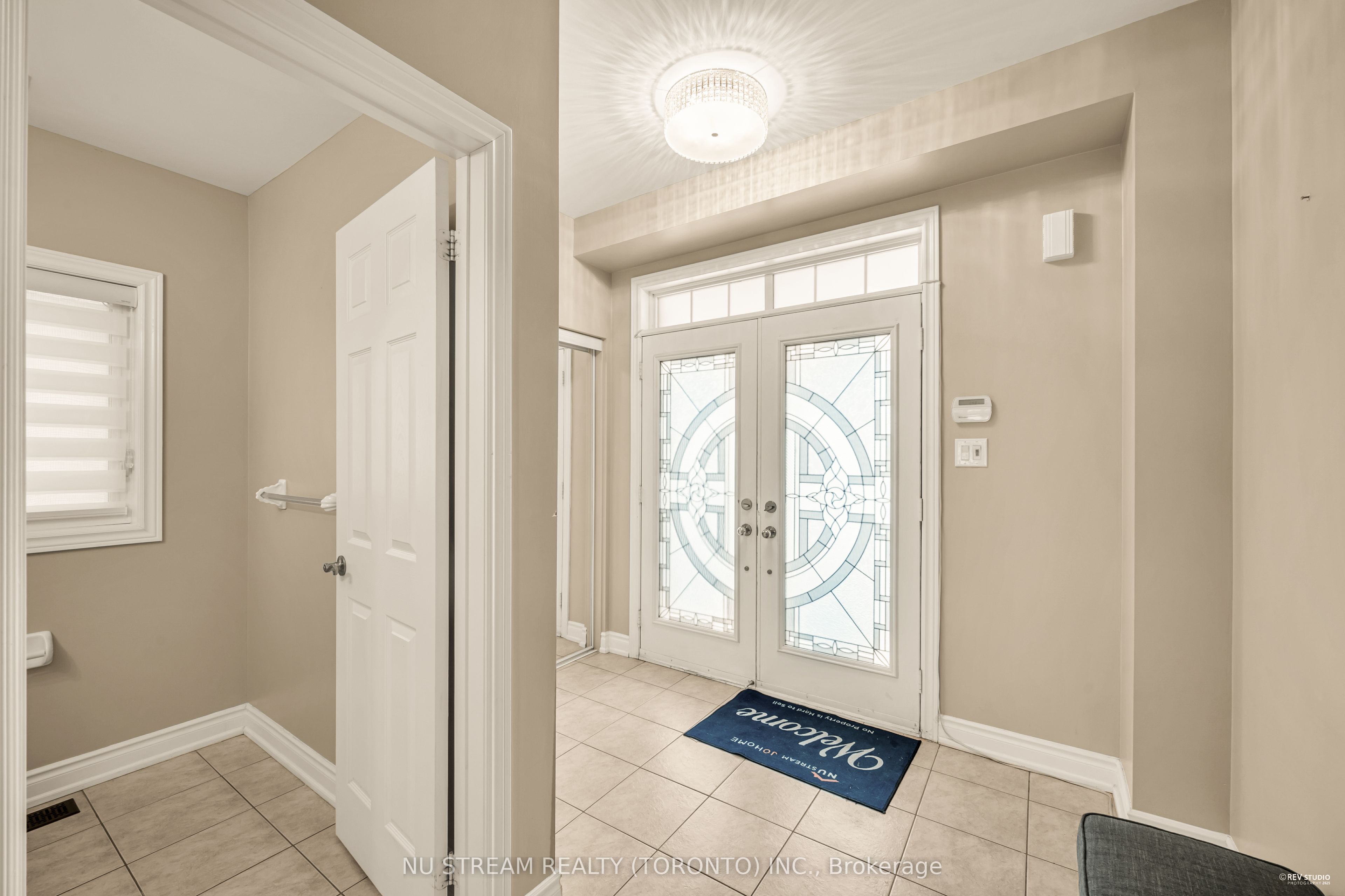 111 LEALINDS Road, Vaughan, ON L6A 4L4 photo 2