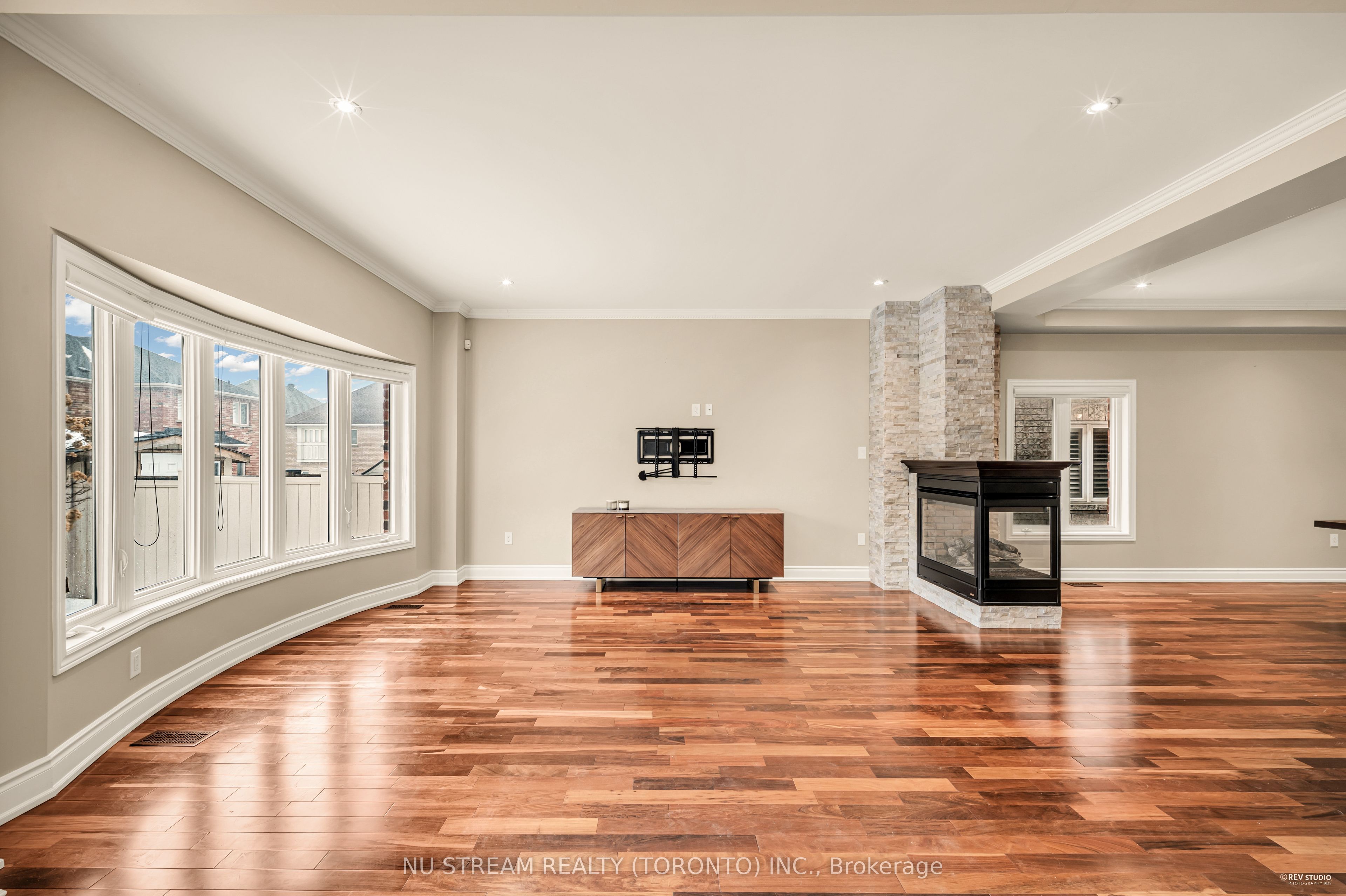 111 LEALINDS Road, Vaughan, ON L6A 4L4 photo 5