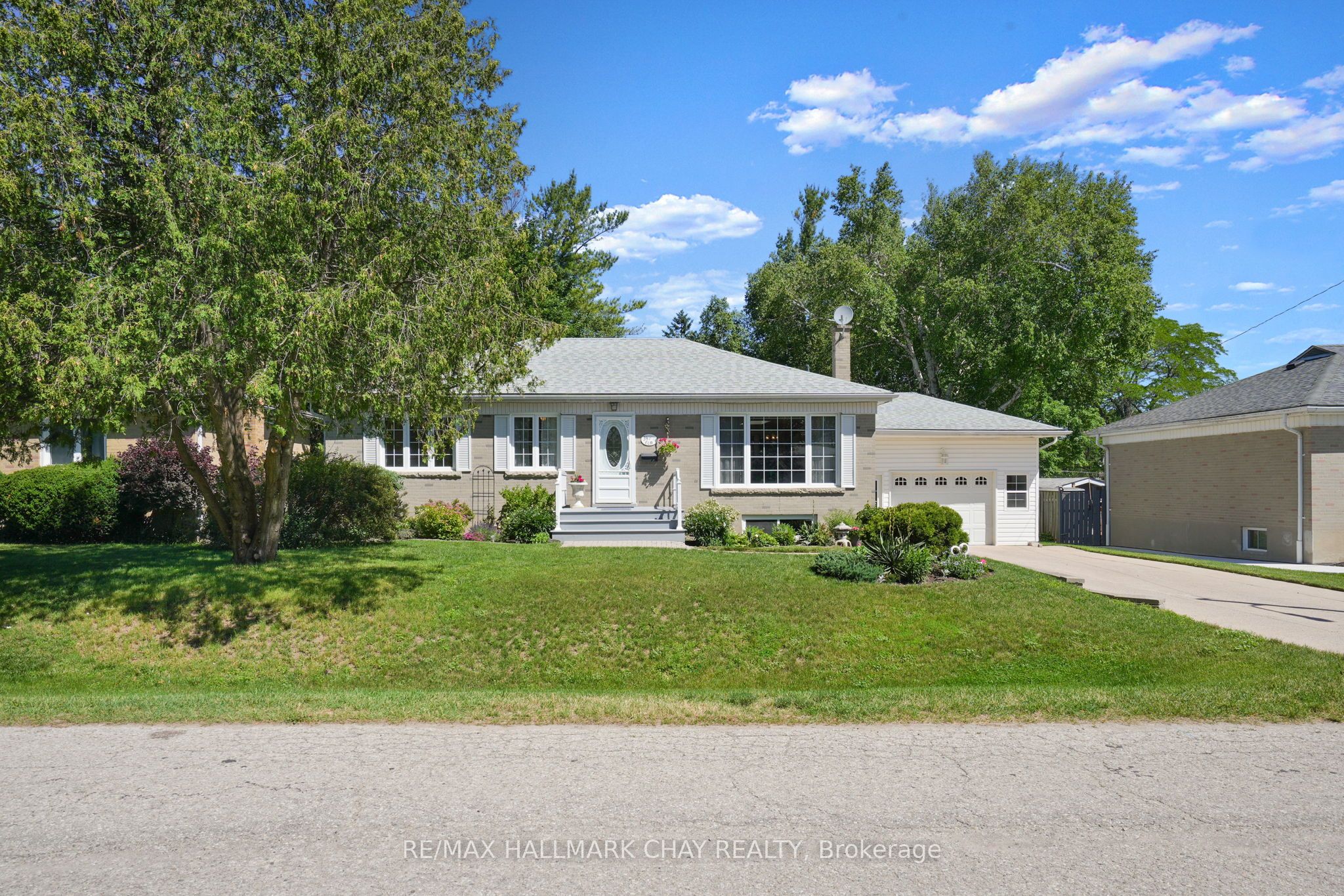 34 Elm Street, New Tecumseth, ON L9R 1M7