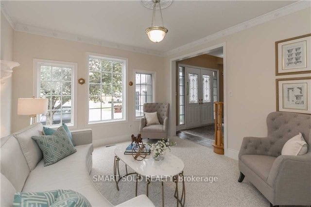 704 Foxcroft Boulevard, Newmarket, ON L3X 1N2 photo 4